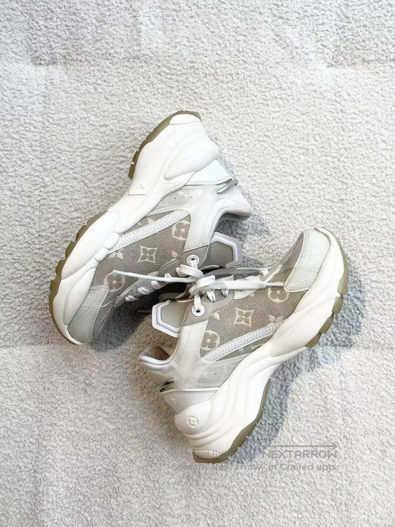 Louis Vuitton Louis Vuitton Presbyopia full of printed sneakers| Size US 5 / IT 35 - 3 Thumbnail