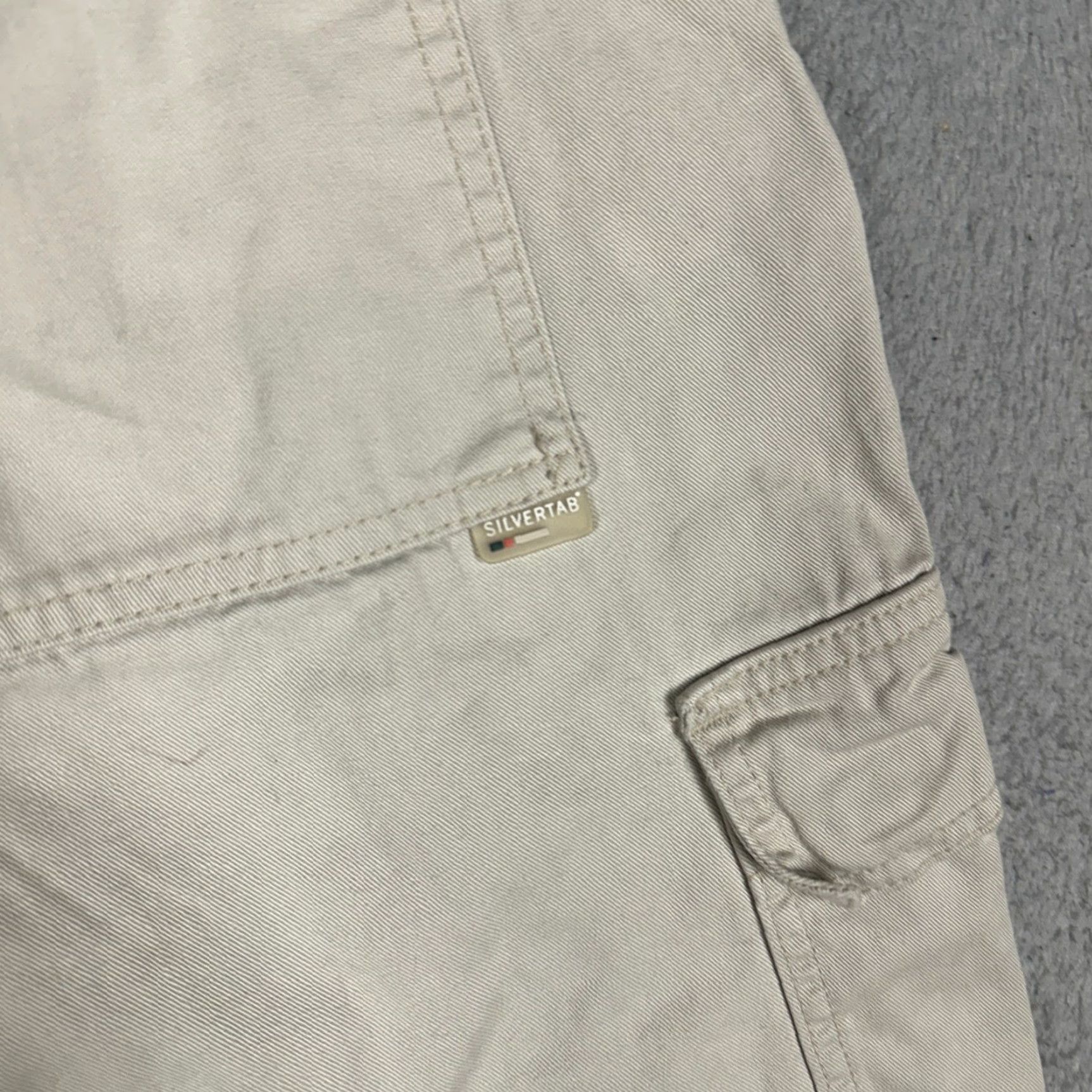 Levi's Levis SilverTab Cargo Shorts Mens 36 Beige Cotton 9.5in Inseam 6-Pocket Outdoor Casual Workwear Size US 36 / EU 52 - 7 Thumbnail
