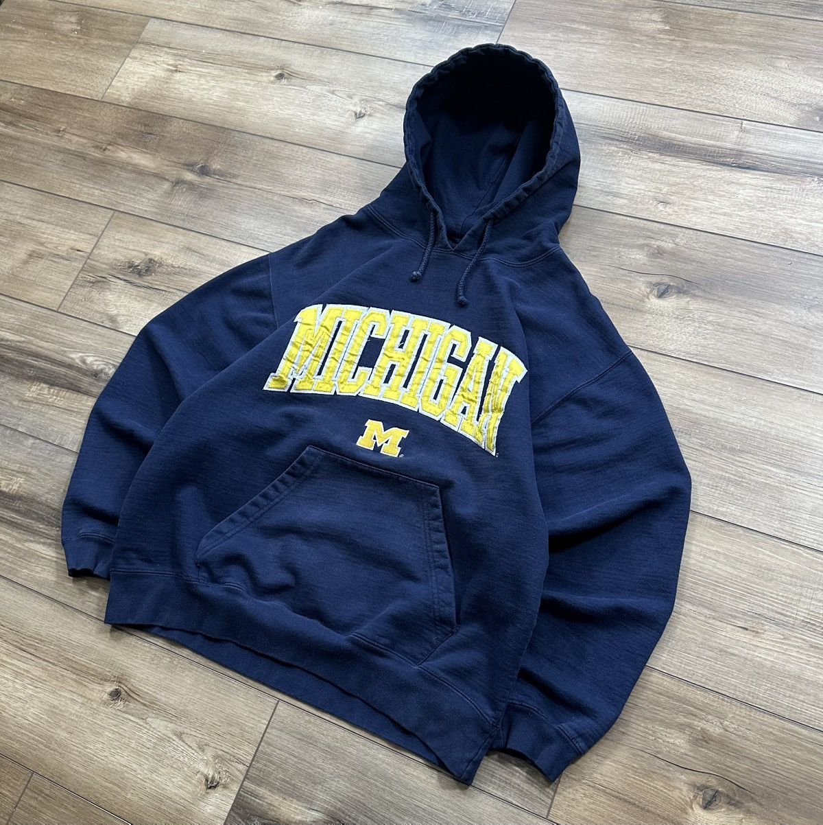 J. America Vintage 90s Michigan Wolverines Embroidered Pullover Hoodie Size US L / EU 52-54 / 3 - 3 Thumbnail
