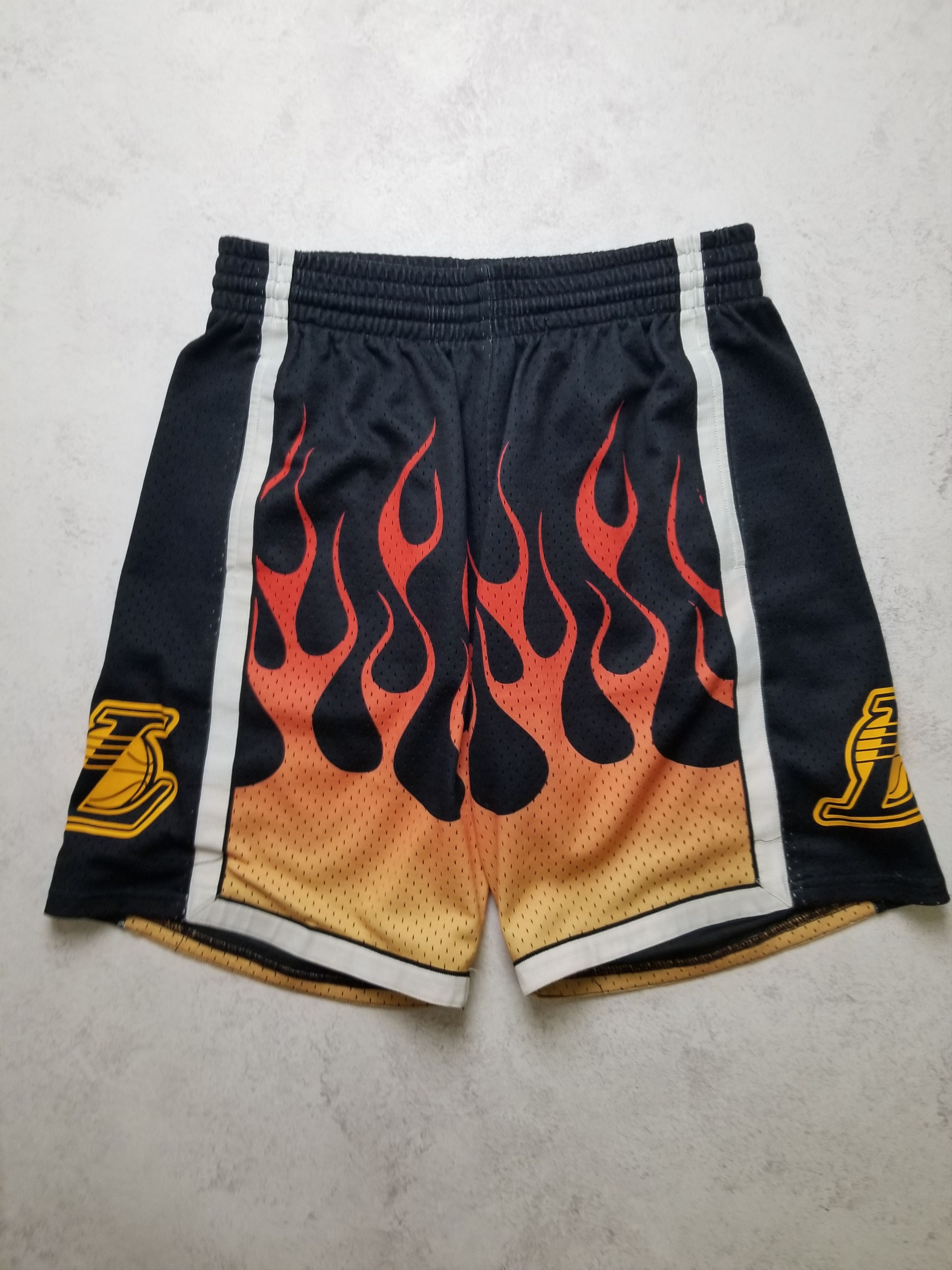 Mitchell & Ness Los Angeles Lakers Mitchell & Ness Shorts Flames Size US 32 / EU 48 - 1 Thumbnail