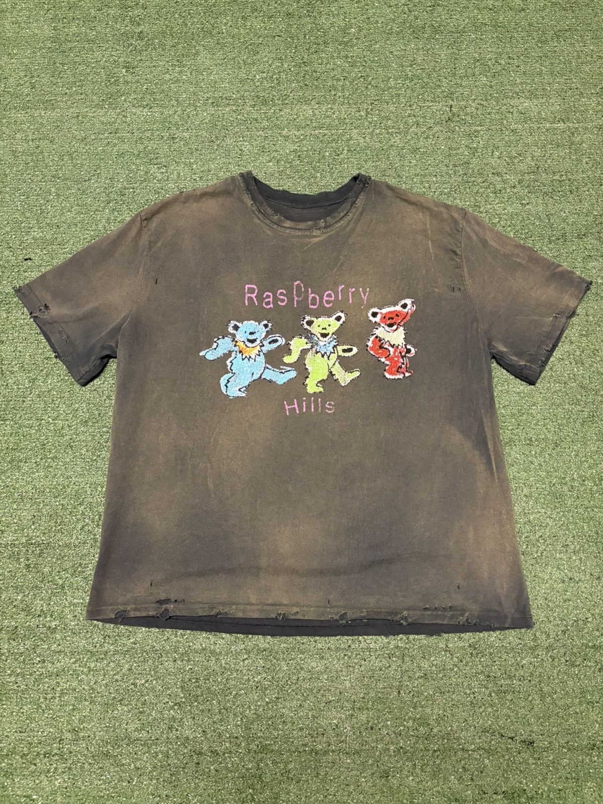 GV GALLERY “GRATEFUL BERRY” TSHIRT - SIZE MEDIUM - (GREEN)