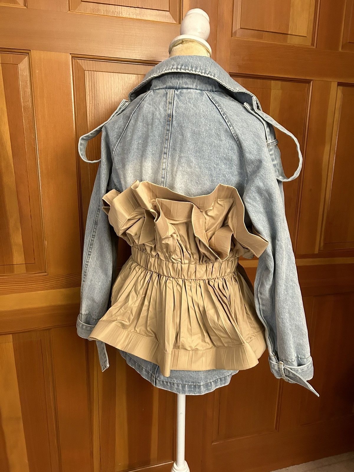 Designer × Other NWT, Lavishly Paris Stunning Ruffle Patchwork Denim Coat. Size M / US 6-8 / IT 42-44 - 13 Thumbnail