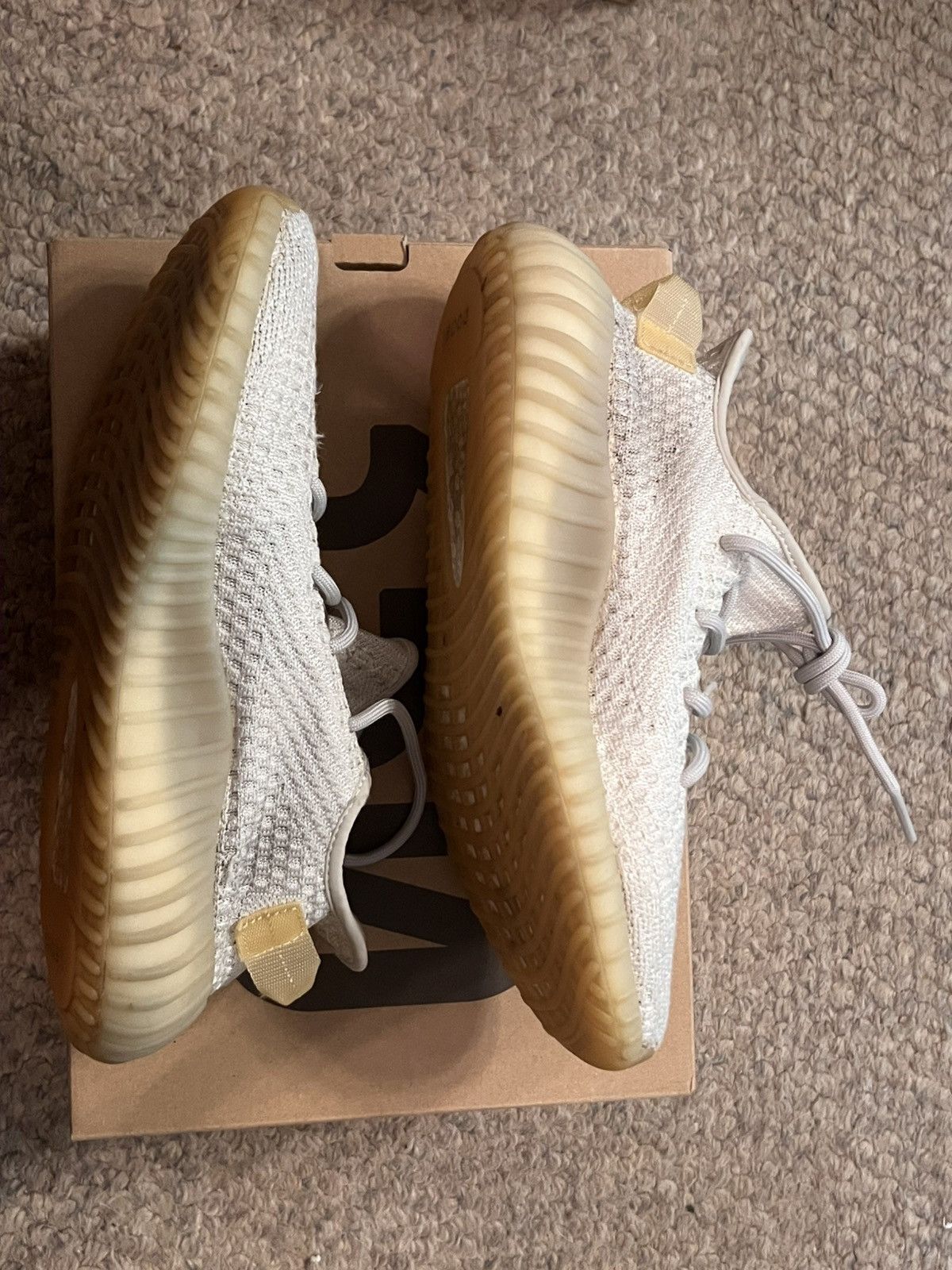 Adidas Yeezy boost 350 V2 Light Size US 9.5 / EU 42-43 - 2 Thumbnail