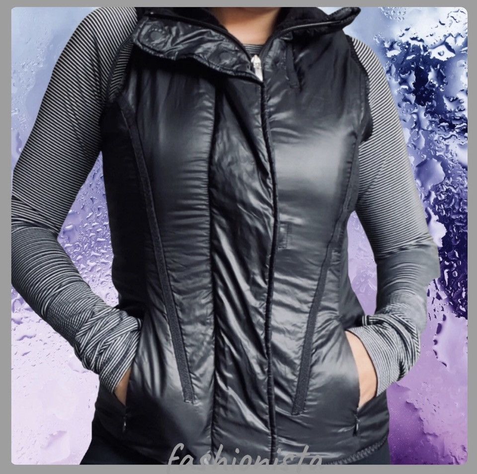 Lululemon Lululemon Black Glacier Quilted Fleece lined Vest Jacket Size S / US 4 / IT 40 - 2 Thumbnail