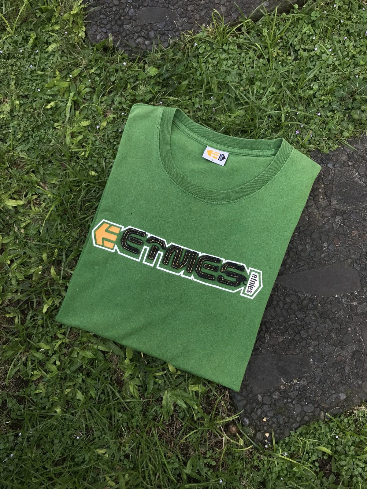 Etnies Tshirt Vintage Y2K Etnies Size US L / EU 52-54 / 3 - 1 Thumbnail