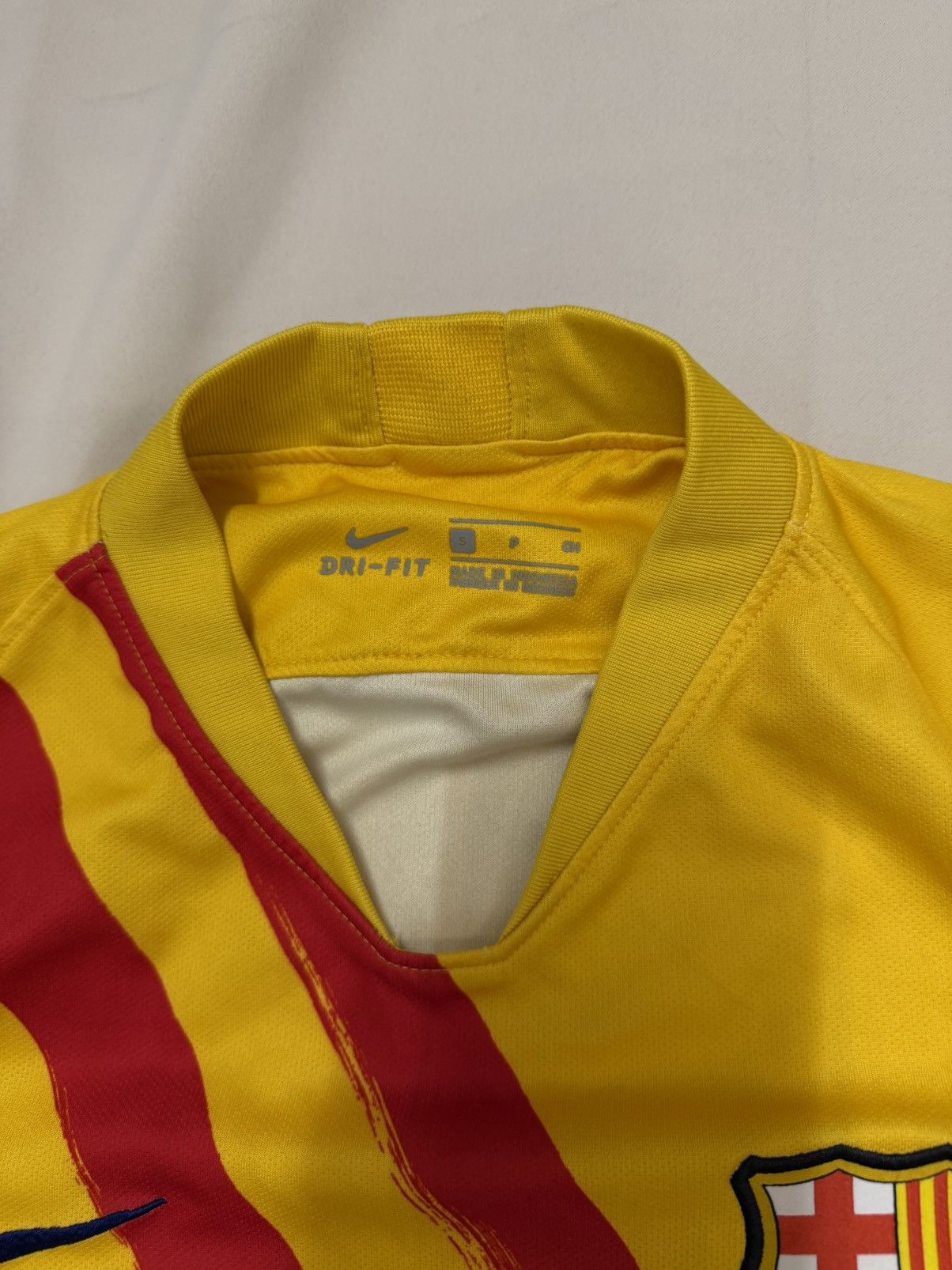 Nike 2019-20 FC Barcelona Nike away shirt Size US S / EU 44-46 / 1 - 3 Thumbnail