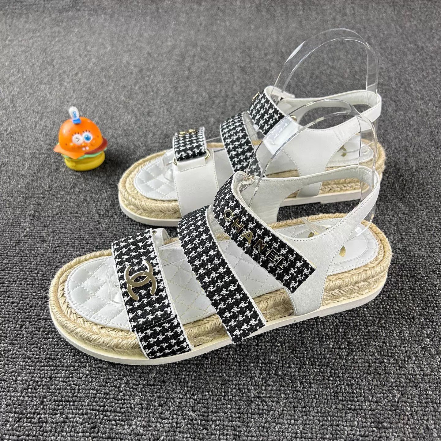 Chanel Chanel Woven Straw Sandals Black & White Houndstooth EUR 39 Size US 8.5 / IT 38.5 - 1 Thumbnail