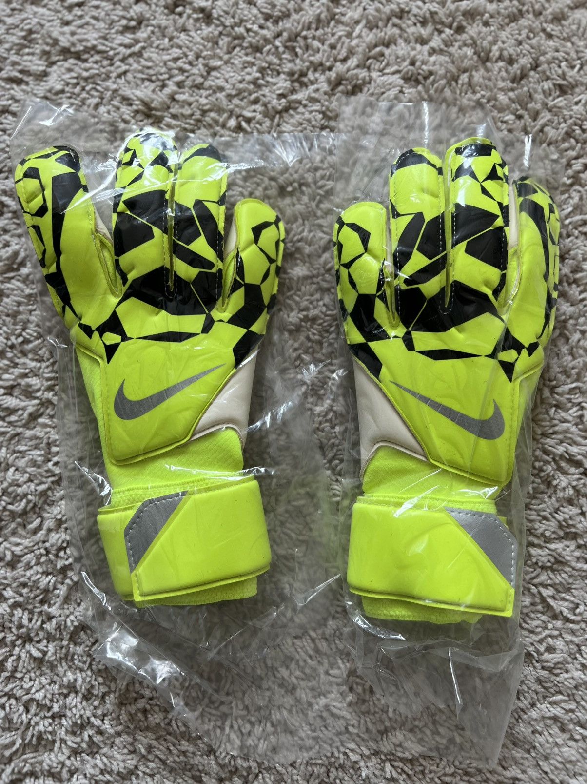 Nike Nike Vapor Grip3 Goalkeeper Gloves Volt Black Soccer Goalie Size ONE SIZE - 2 Thumbnail