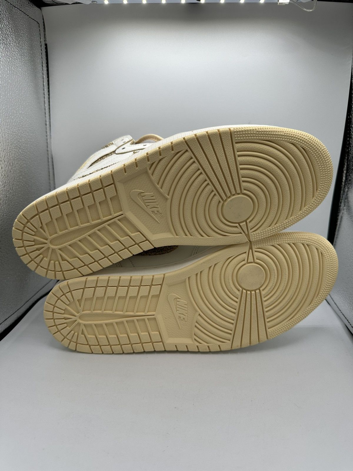 Jordan Brand Air Jordan 1 Retro High OG Craft “Vibrations Of Naija” Size US 11 / EU 44 - 5 Thumbnail