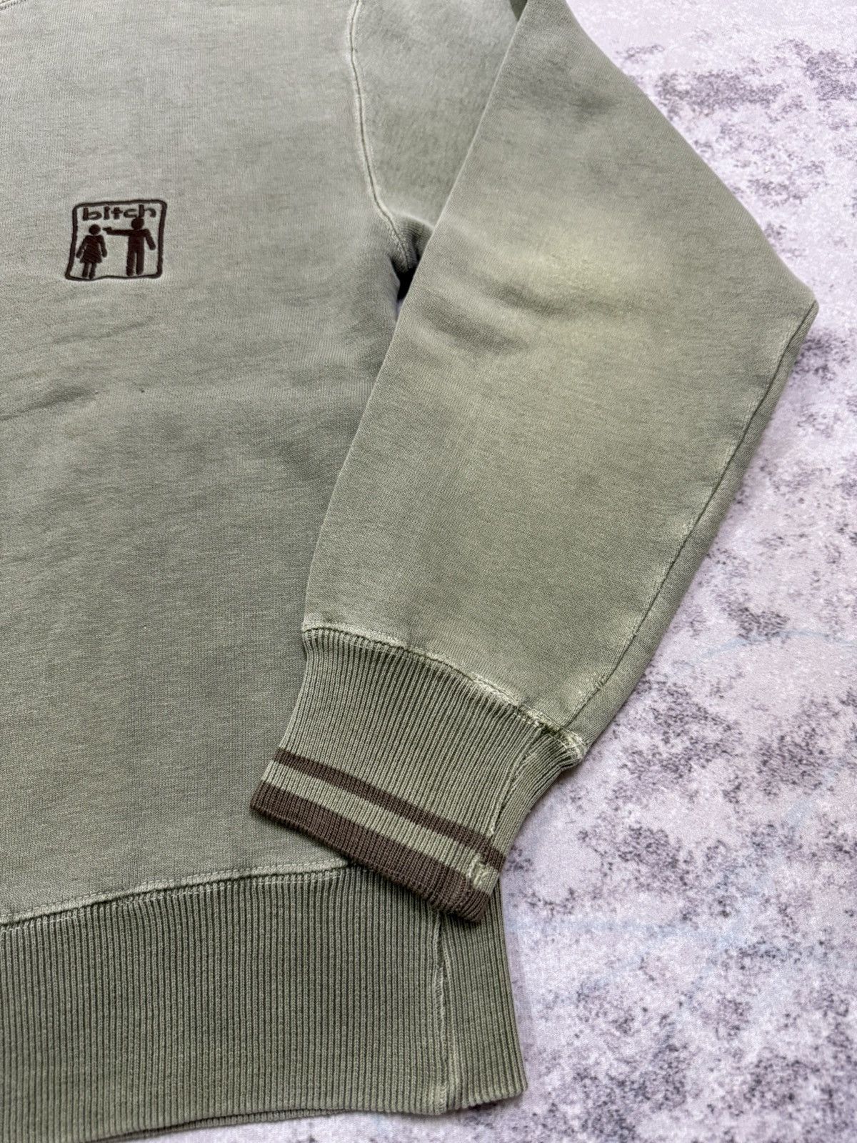 Vintage Vintage 90s Bitch Skateboard Small Logo Sweatshirt Size US XS / EU 42 / 0 - 5 Thumbnail