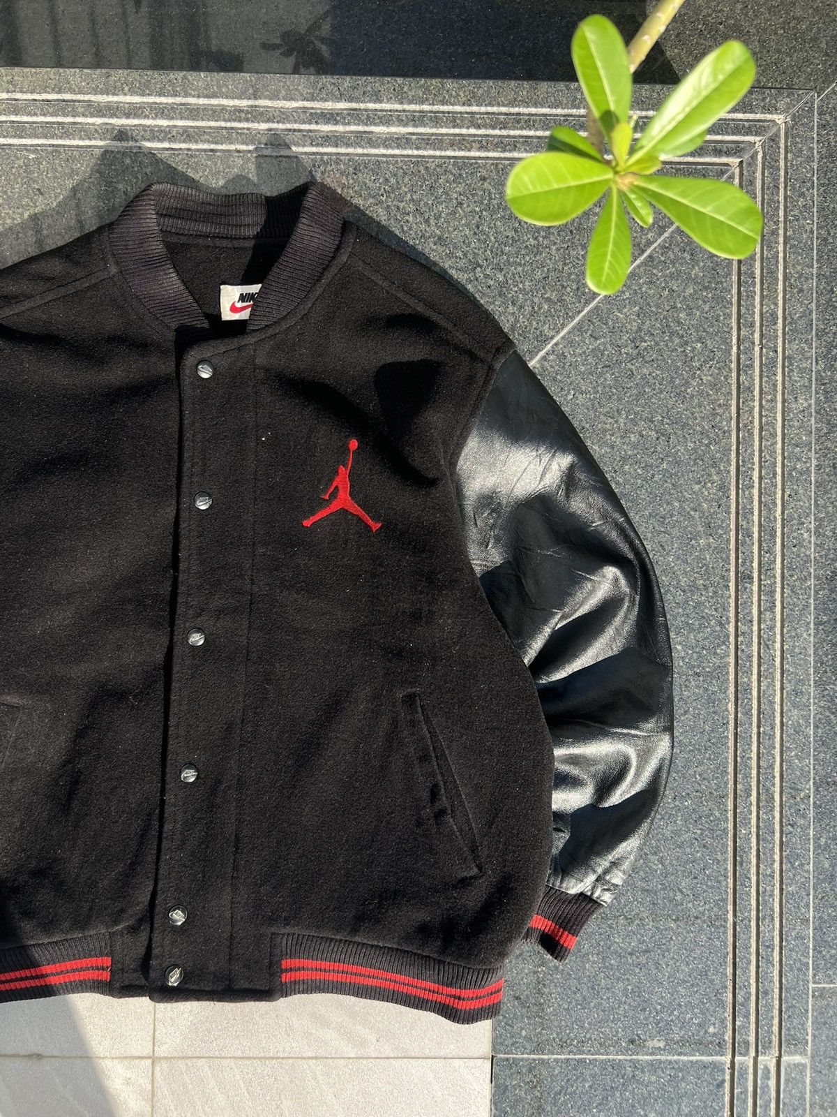 Nike 90s Nike Jordan Vintage OG Varsity Wool/Leather Jacket Size US L / EU 52-54 / 3 - 4 Thumbnail