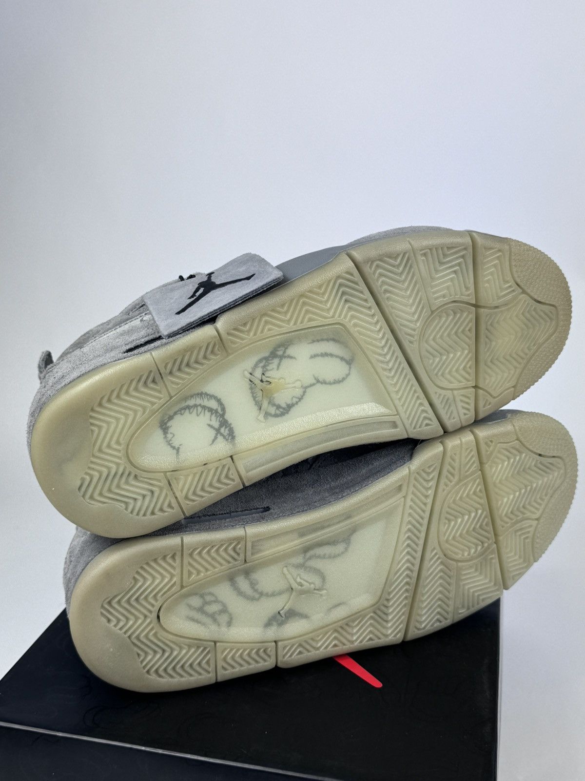 Jordan Brand × Kaws AIR JORDAN 4 RETRO X KAWS SNEAKERS Size US 9.5 / EU 42-43 - 9 Thumbnail