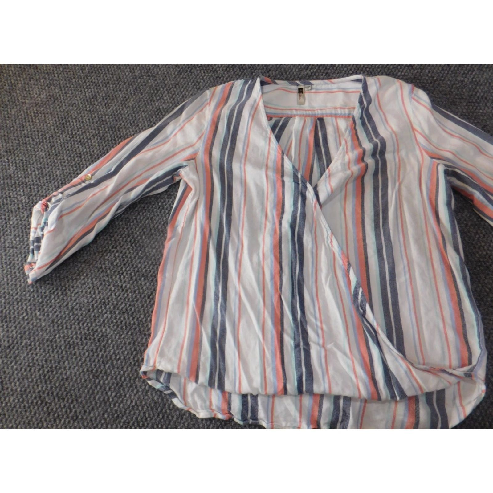 Vintage KUT from the Kloth Blouse Womens Size S White Striped Open Pullover Knit Rayon Button Casual Shirt Top Size S / US 4 / IT 40 - 3 Thumbnail