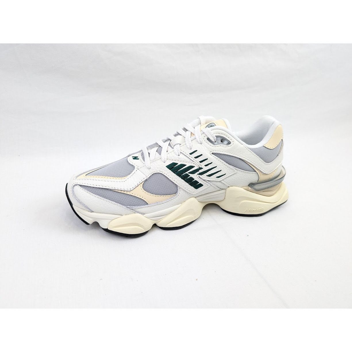 New Balance o1rshd1 Low-Top Sneakers in Off White Size US 10 / EU 43 - 10 Thumbnail