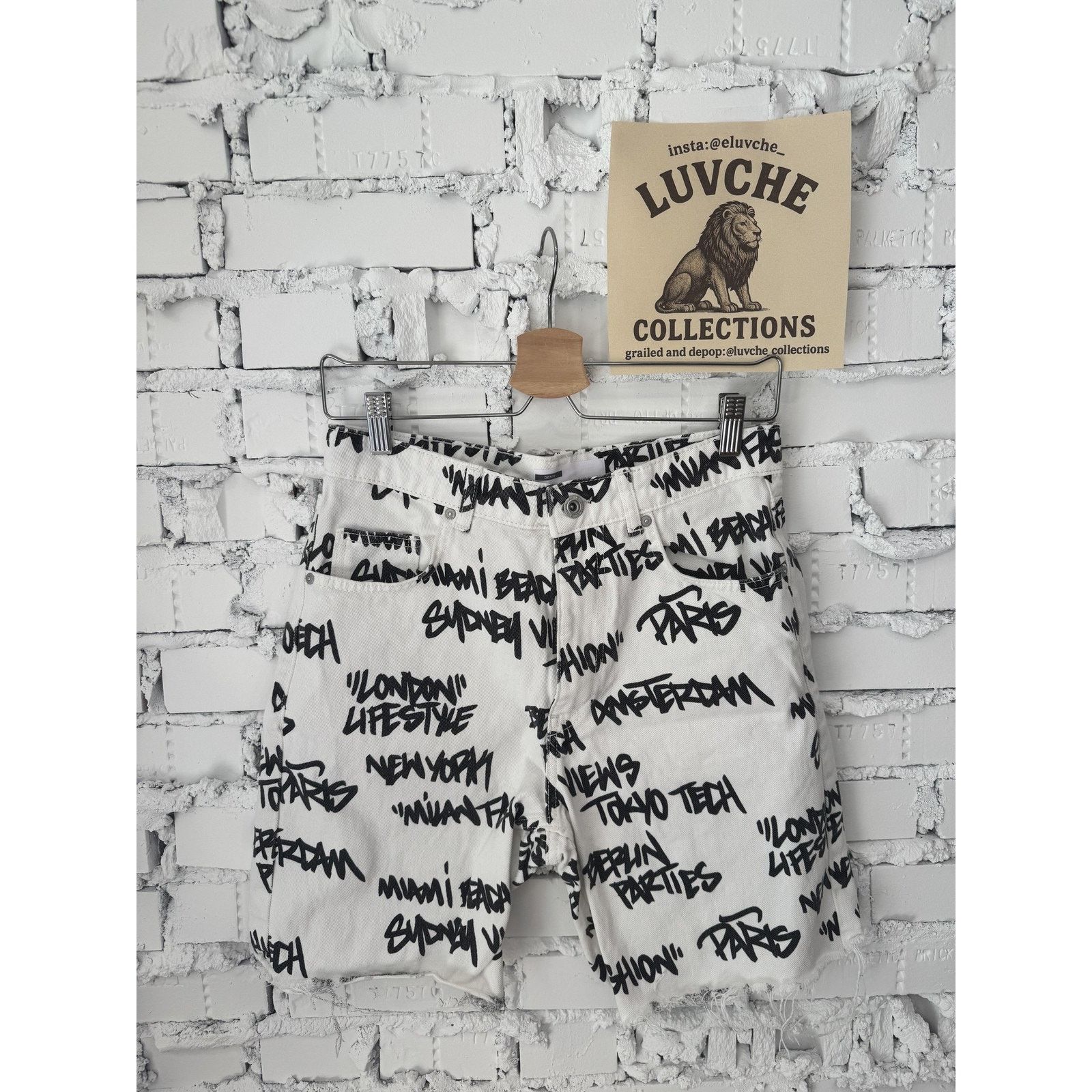 Bershka Bershka Shorts Mens Graffiti Print Urban Street Distressed Size US 29 - 1 Thumbnail