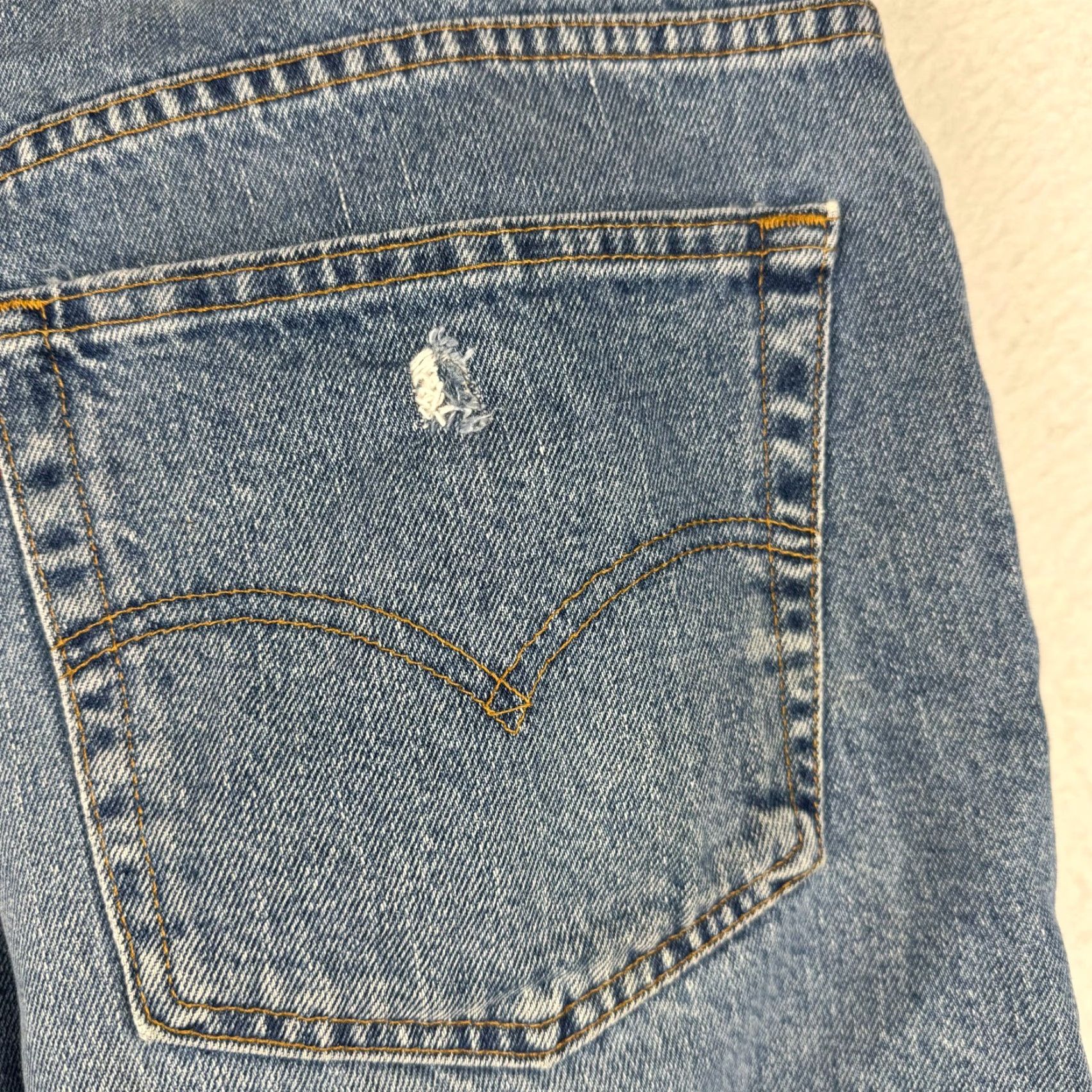 Levi's VINTAGE Levi's Bermuda Denim Shorts 560 Relaxed Mens 36x11 Blue 2001 Y2K Baggy Jorts 5-Pocket Design Size US 36 / EU 52 - 4 Thumbnail