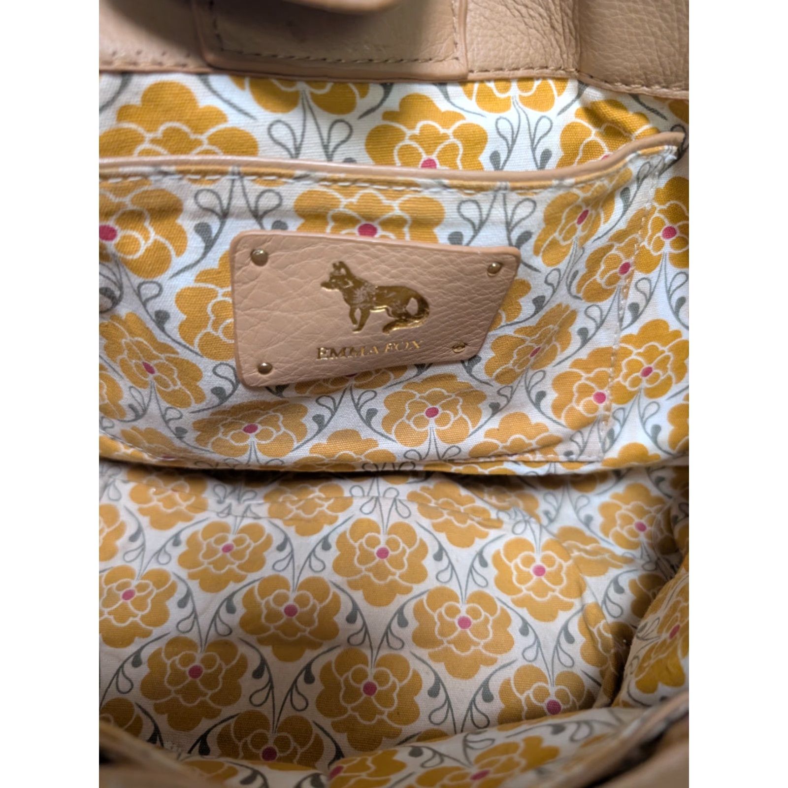 Doublet Emma Fox Cambridge Beige Leather Lock Handbag Satchel Double Handles Large Beige Gold-Plated Hardware Women Mens Womens Girls Boys N/A Size ONE SIZE - 7 Thumbnail