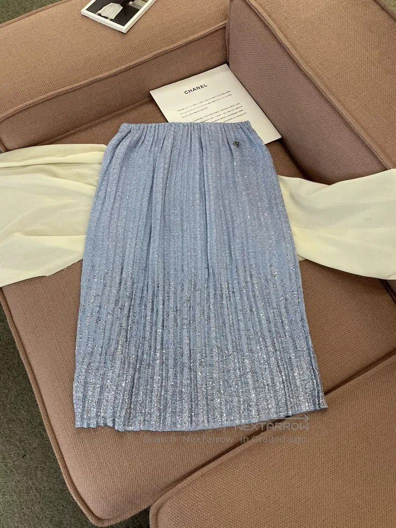 Chanel Chanel 25P Blue Sequin Skirt. Size US 36 / EU 52 - 1 Thumbnail