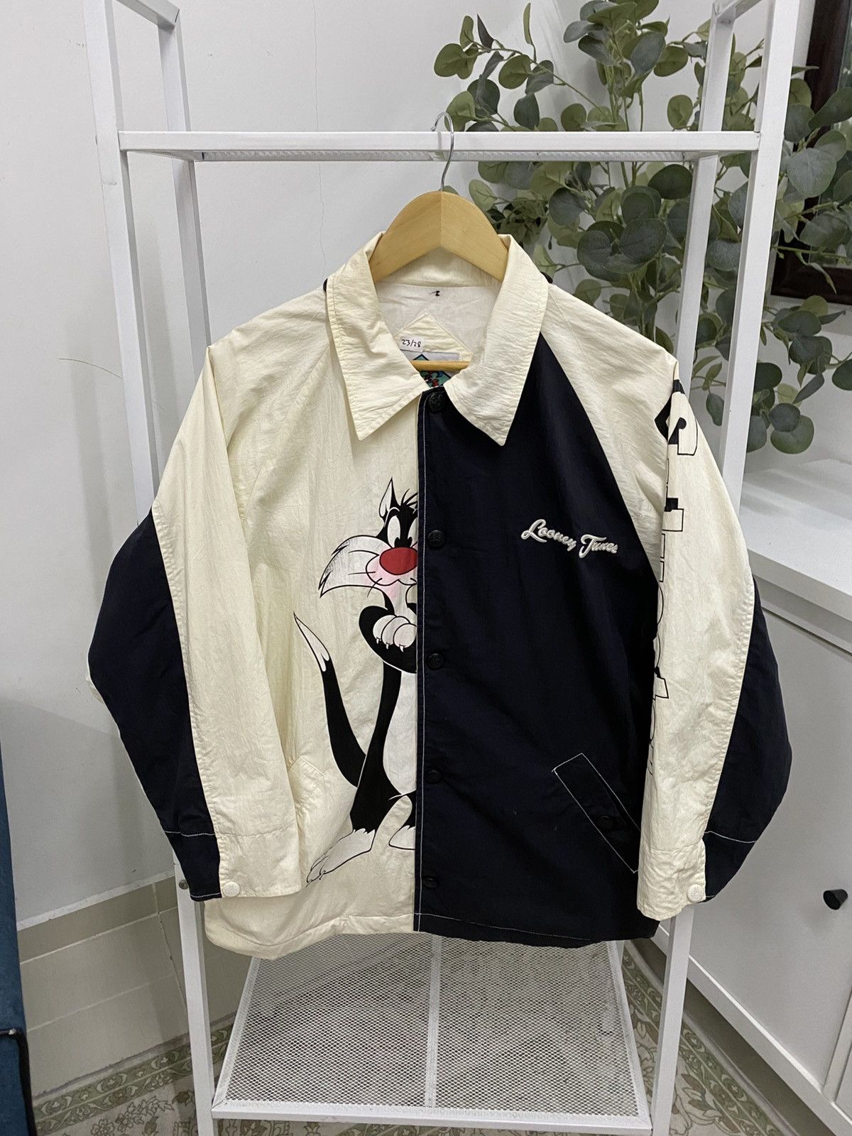 Warner Bros Warner Bros Looney Tunes Size US XL / EU 56 / 4 - 1 Thumbnail