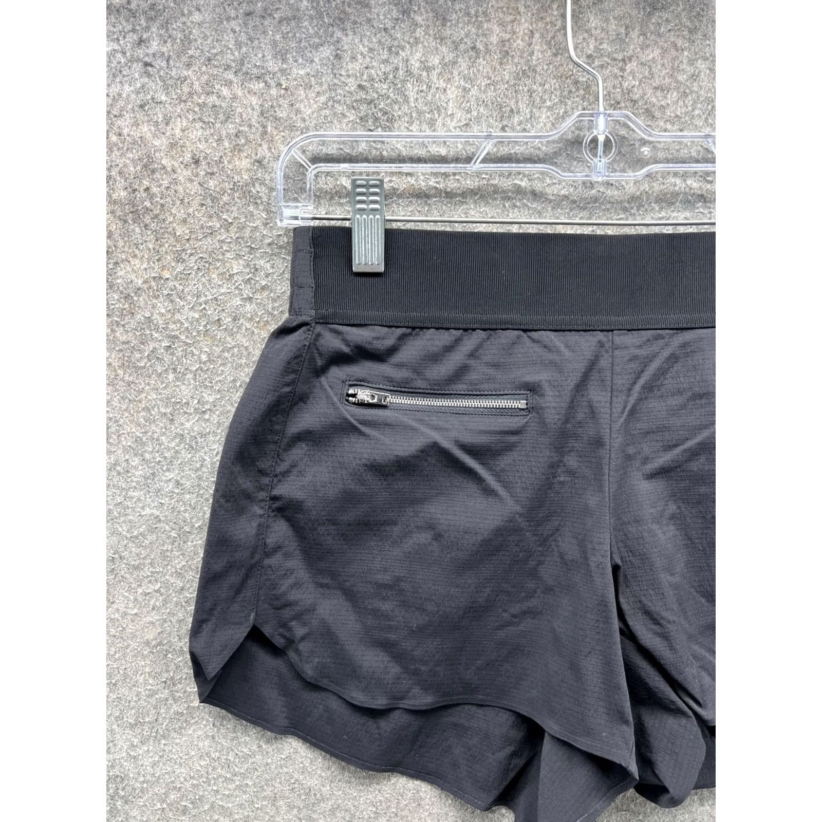 Athleta Athleta Shorts Womens 2 Black 3.5 In Running Athletic Zip Pocket Lightweight Womens” Size 26" / US 2 / IT 38 - 7 Thumbnail