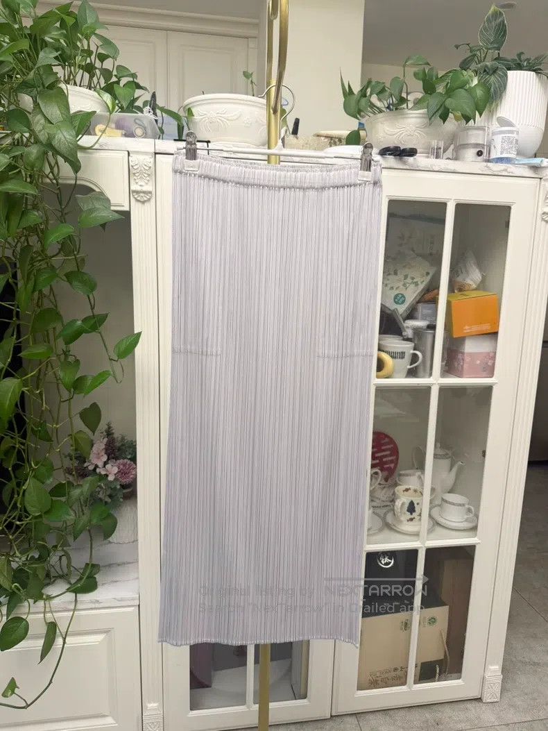 Issey Miyake Issey Miyake Light Gray Midi Skirt Size 25" / US 0 / IT 36 - 2 Thumbnail
