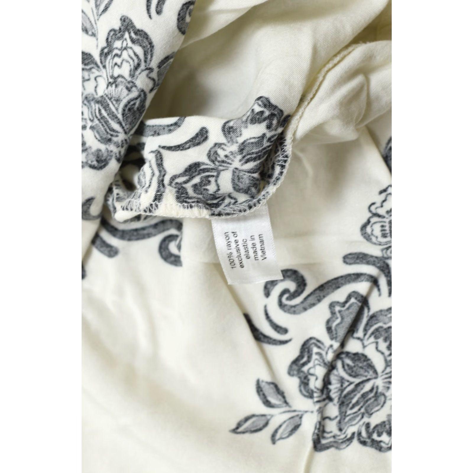 Vintage Lane Bryant Blouse Women 20 Plus White Black Floral Rayon Henley Smocked Casual Shirt Mor e Size 3XL / US 20-22 - 6 Thumbnail