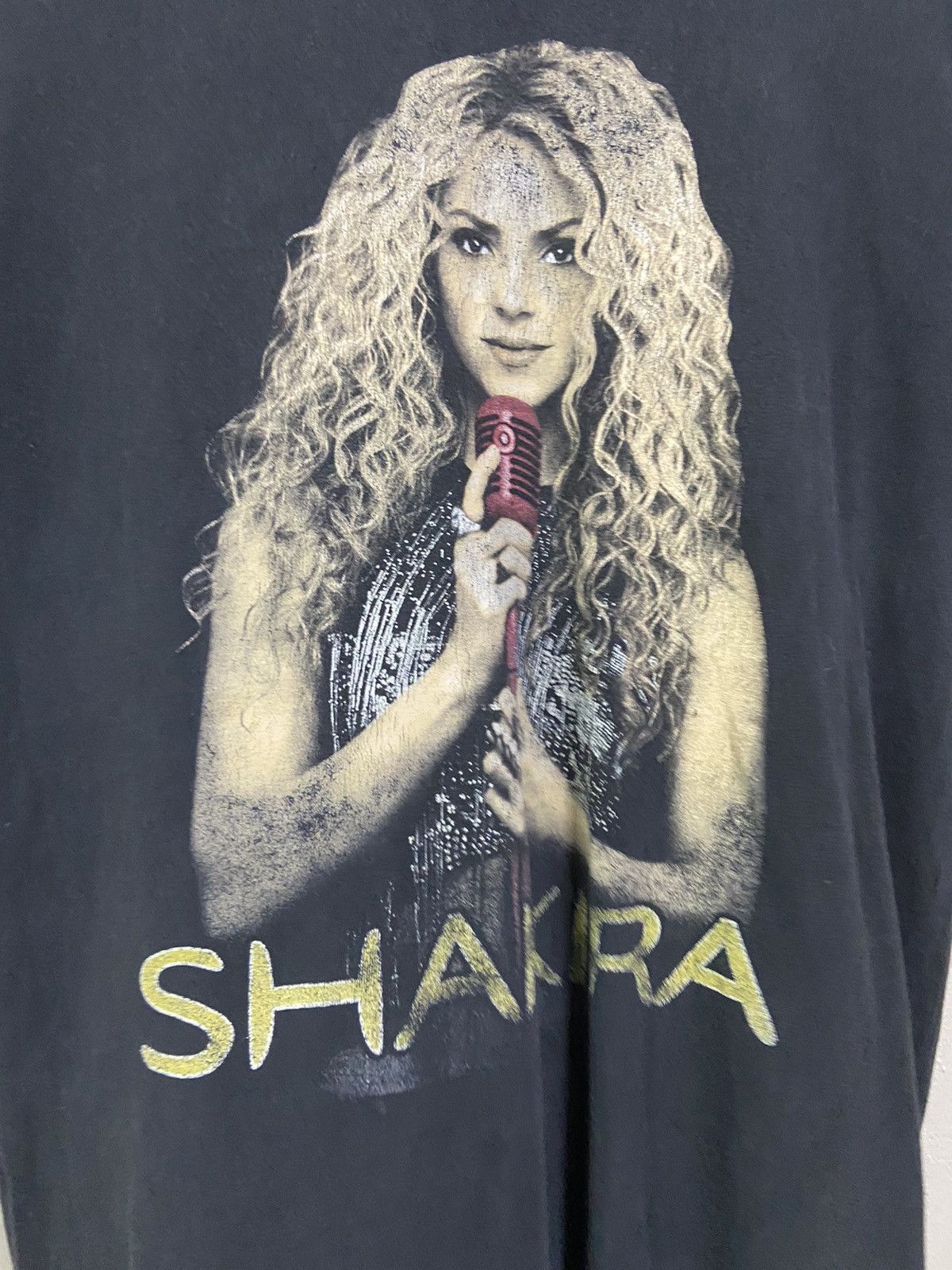 Band Tees × Vintage Vintage Y2K 2018 Shakira Eldorado Tour Tee Size US L / EU 52-54 / 3 - 2 Thumbnail