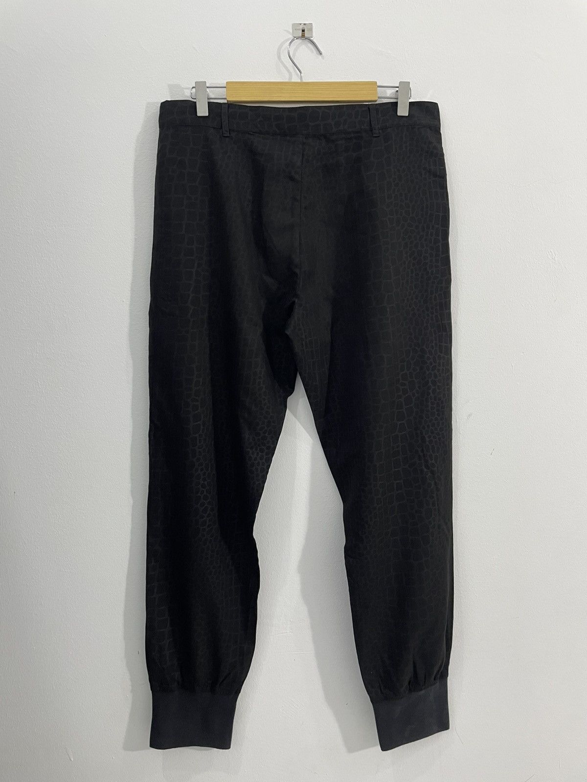 Givenchy Givenchy Crocodile-Embossed Textured Pants Size 34" / US 12 / IT 48 - 2 Thumbnail
