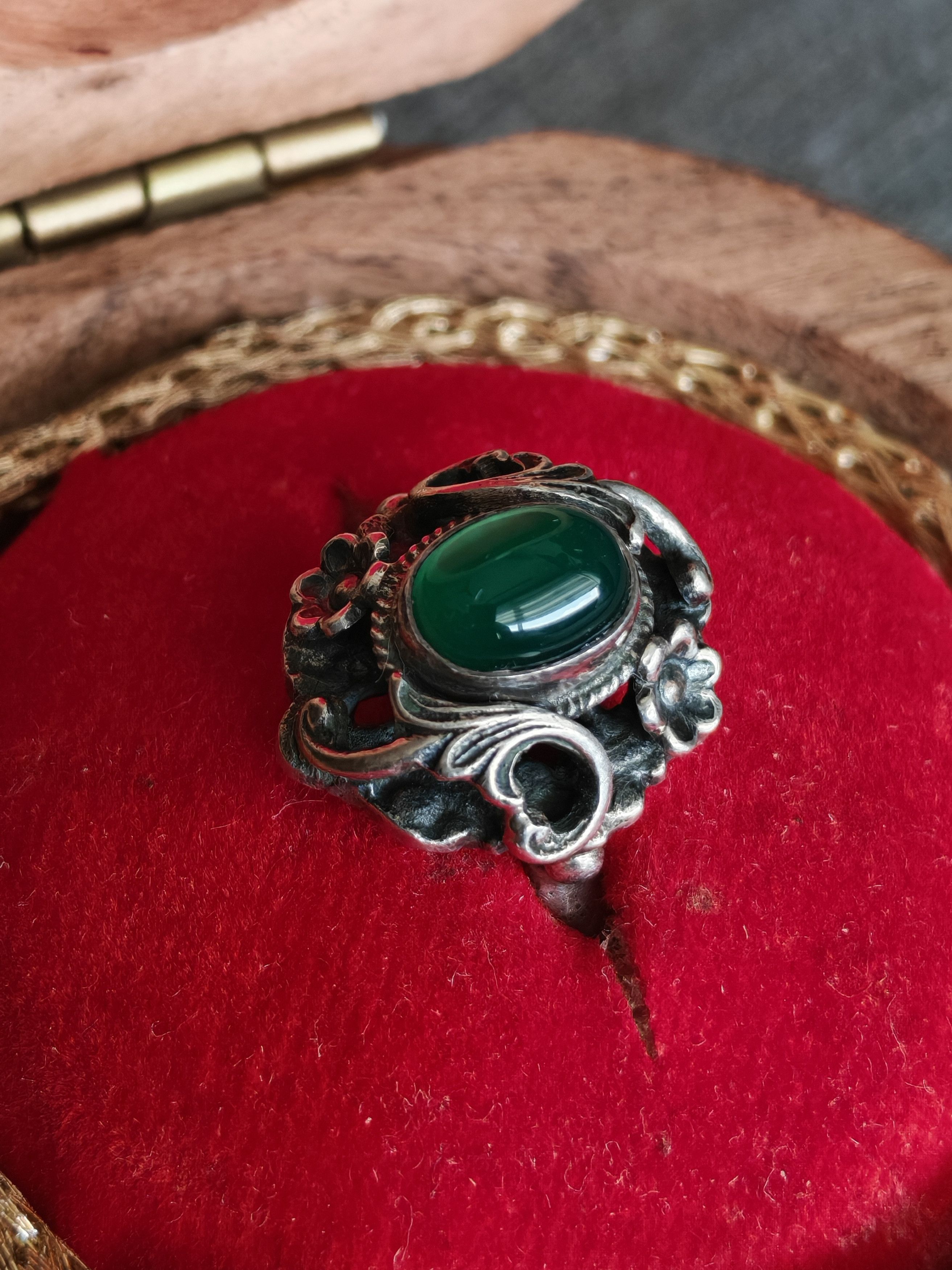 Other Vintage Sterling Silver Green Onyx Flower Ring Size ONE SIZE - 3 Thumbnail