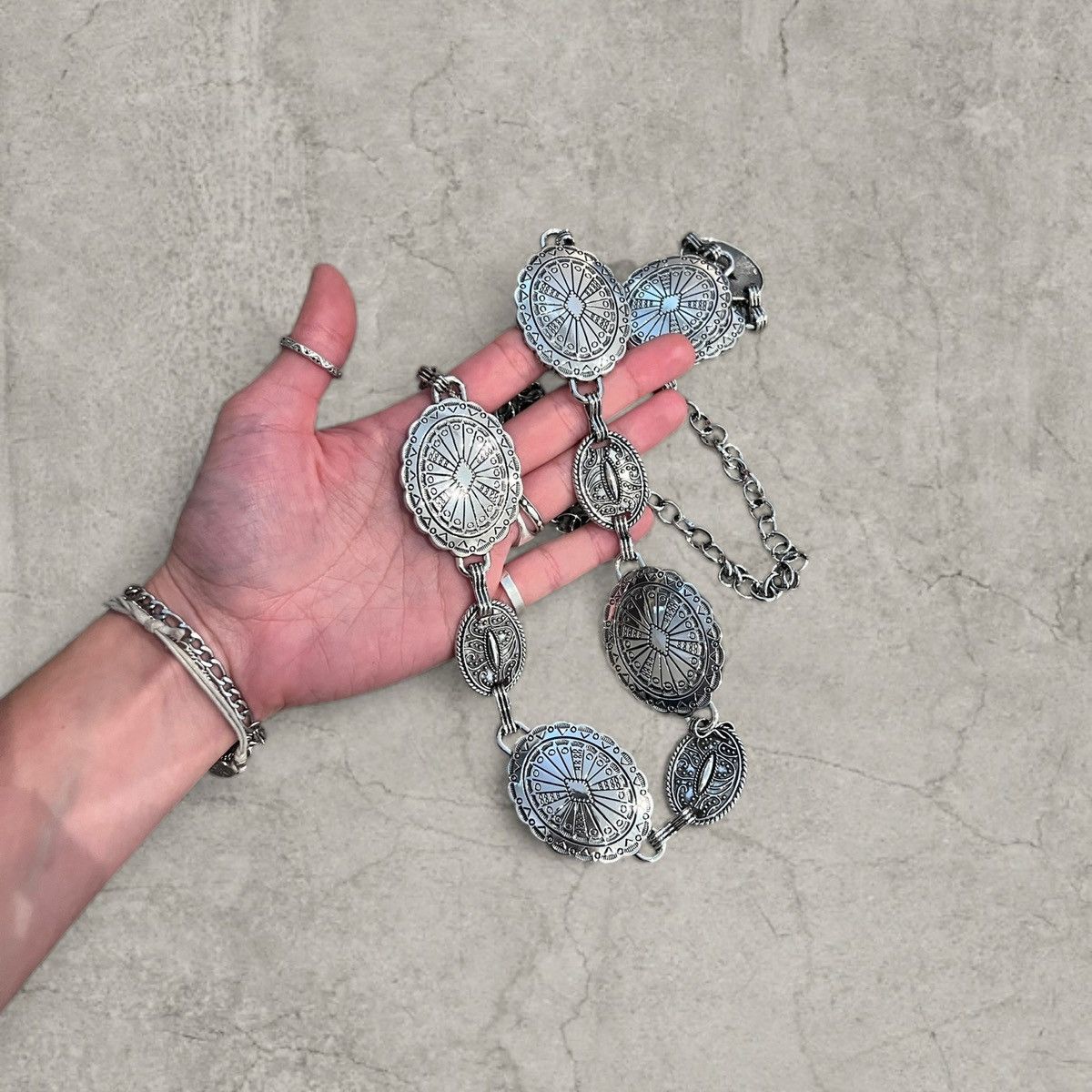 Japanese Brand Vintage style Boho belt in silver metal chain link. One size Size ONE SIZE - 2 Thumbnail