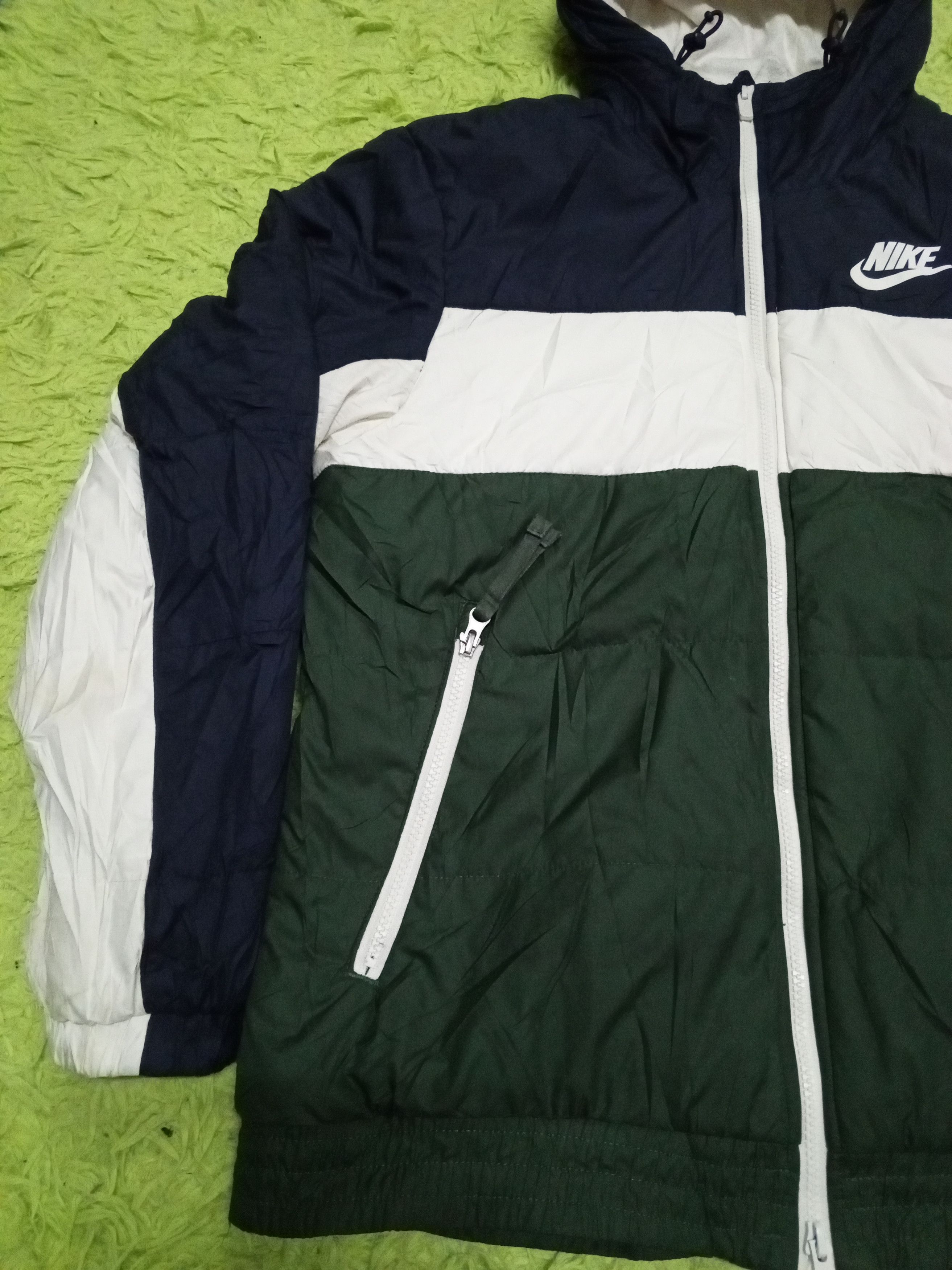 Nike NIKE MULTI COLOR RAIN JACKET HODDIE Size US XL / EU 56 / 4 - 2 Thumbnail