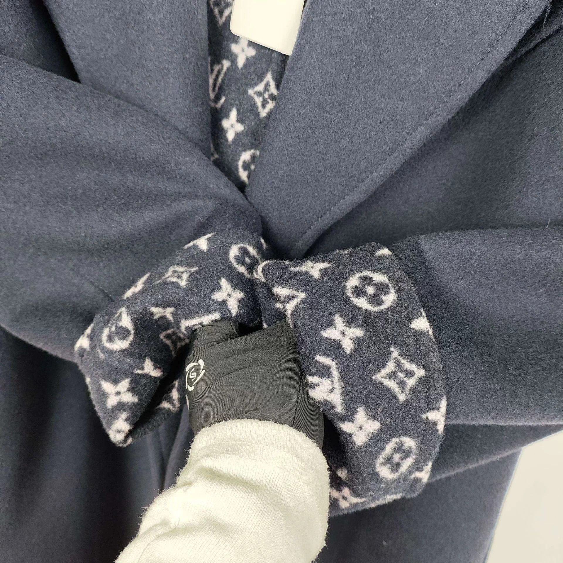 Louis Vuitton Louis Vuitton wool-print coat 40 navy A no accessories Size XS / US 0-2 / IT 36-38 - 4 Thumbnail