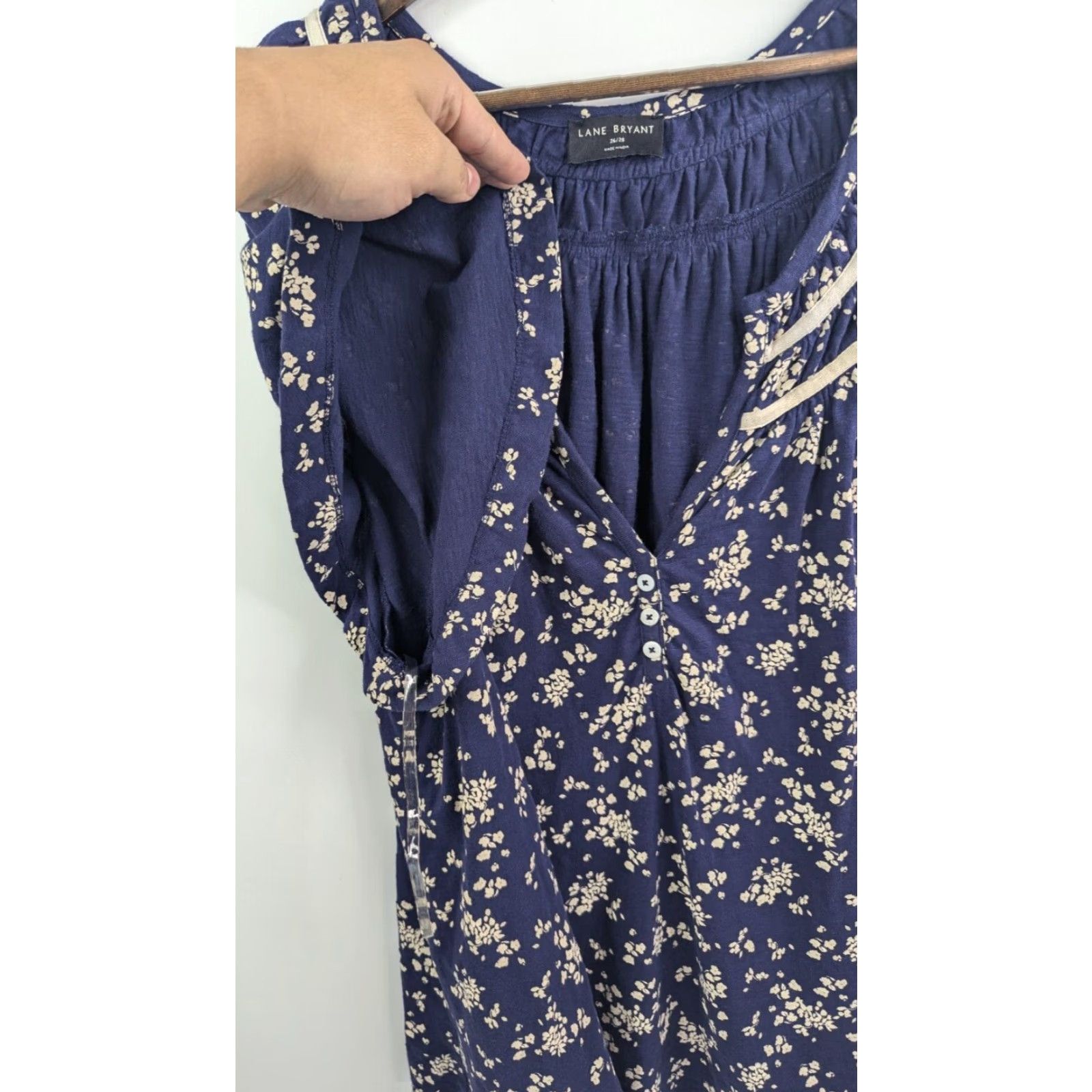 Vintage Lane Bryant Blouse 26/28 Notch-Neck Shirred-Yoke Floral Navy V-Neck Henley Blue Cotton Women Plus Shirt Size 4XL / US 24-26 - 2 Thumbnail