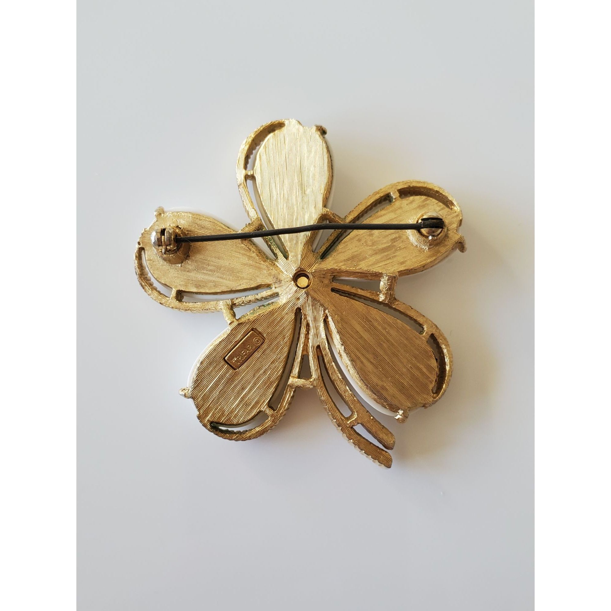 Other Vintage Crown Trifari Milk Glass Goldtone Daisy Brooch Size ONE SIZE - 5 Thumbnail