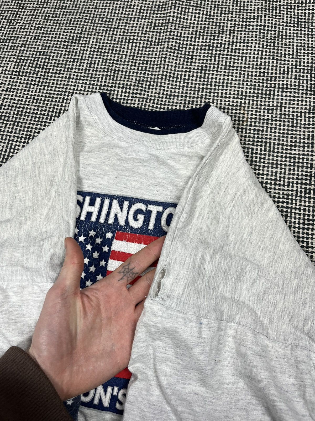 Vintage Vintage 90s Washington usa flag boxy t-shirt Size US L / EU 52-54 / 3 - 4 Thumbnail