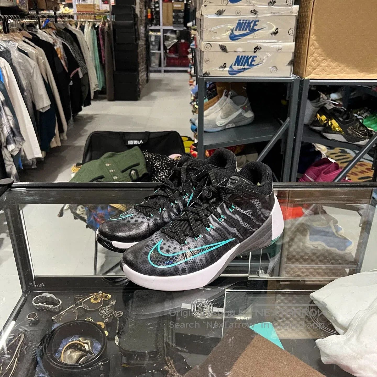 Nike Nike Hyperdunk 2015 Low. Size US 10 / EU 43 - 1 Thumbnail