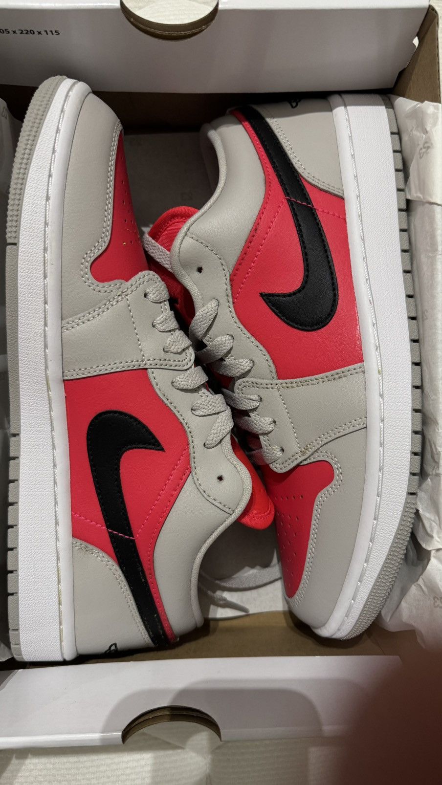Jordan Brand WMNS AIR JORDAN 1 LOW Size US 9 / EU 42 - 8 Thumbnail