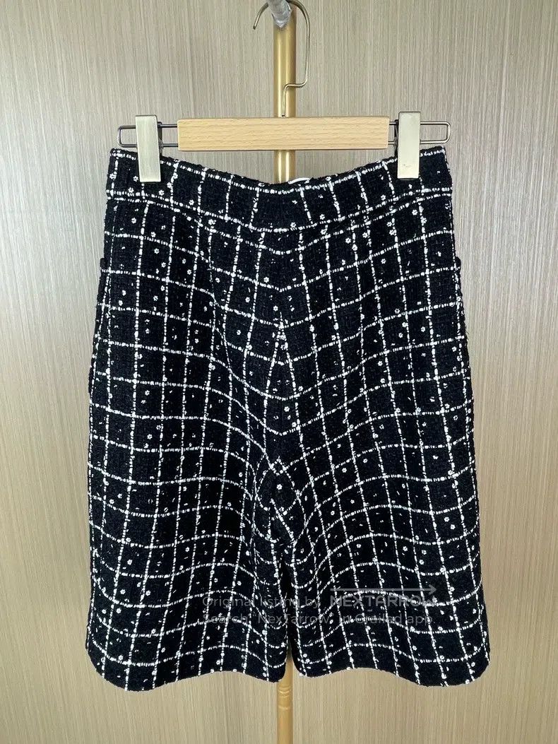 Chanel Chanel Sequined black and white plaid tweed shorts Size 24" / US 00 / IT 34 - 2 Thumbnail
