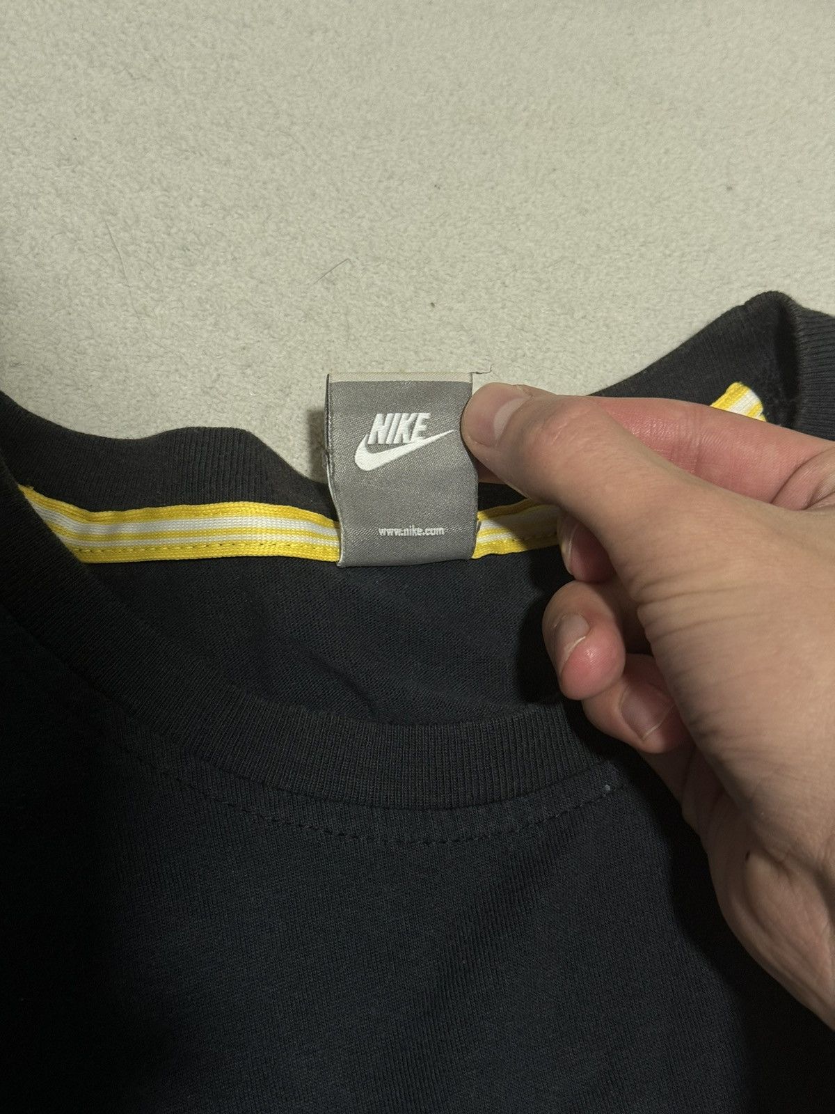 Nike Vintage Nike Y2K swoosh long sleeve sweatshir Size US L / EU 52-54 / 3 - 10 Thumbnail
