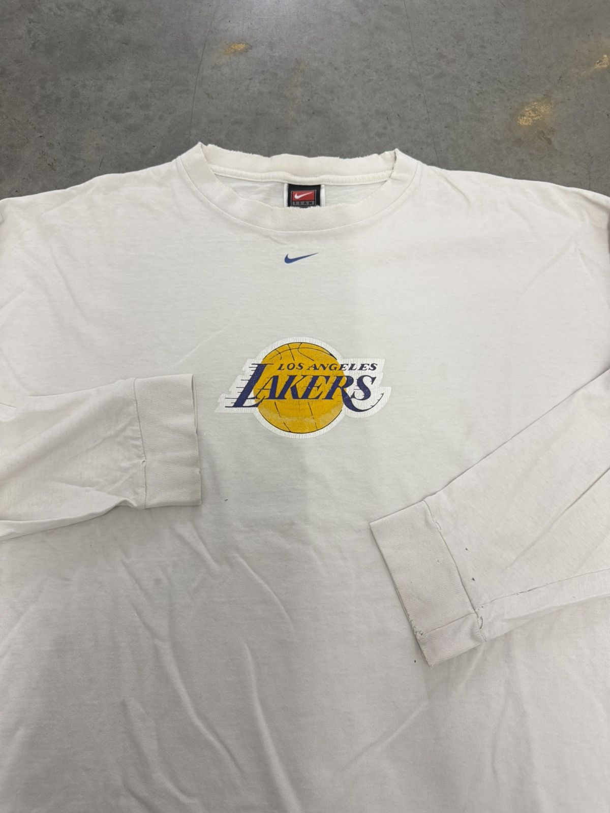 Nike Los Angeles Lakers Nike White Longsleeve Shirt Center Swoosh Size US XL / EU 56 / 4 - 2 Thumbnail