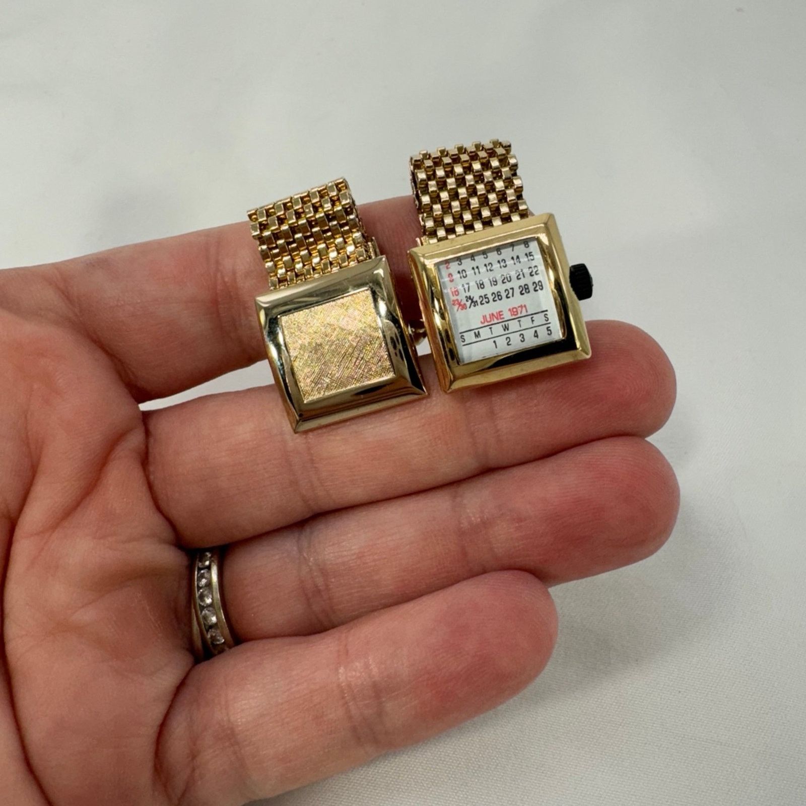 NBDN Nobrandedon VTG Calendar cuff links Size ONE SIZE - 1 Thumbnail