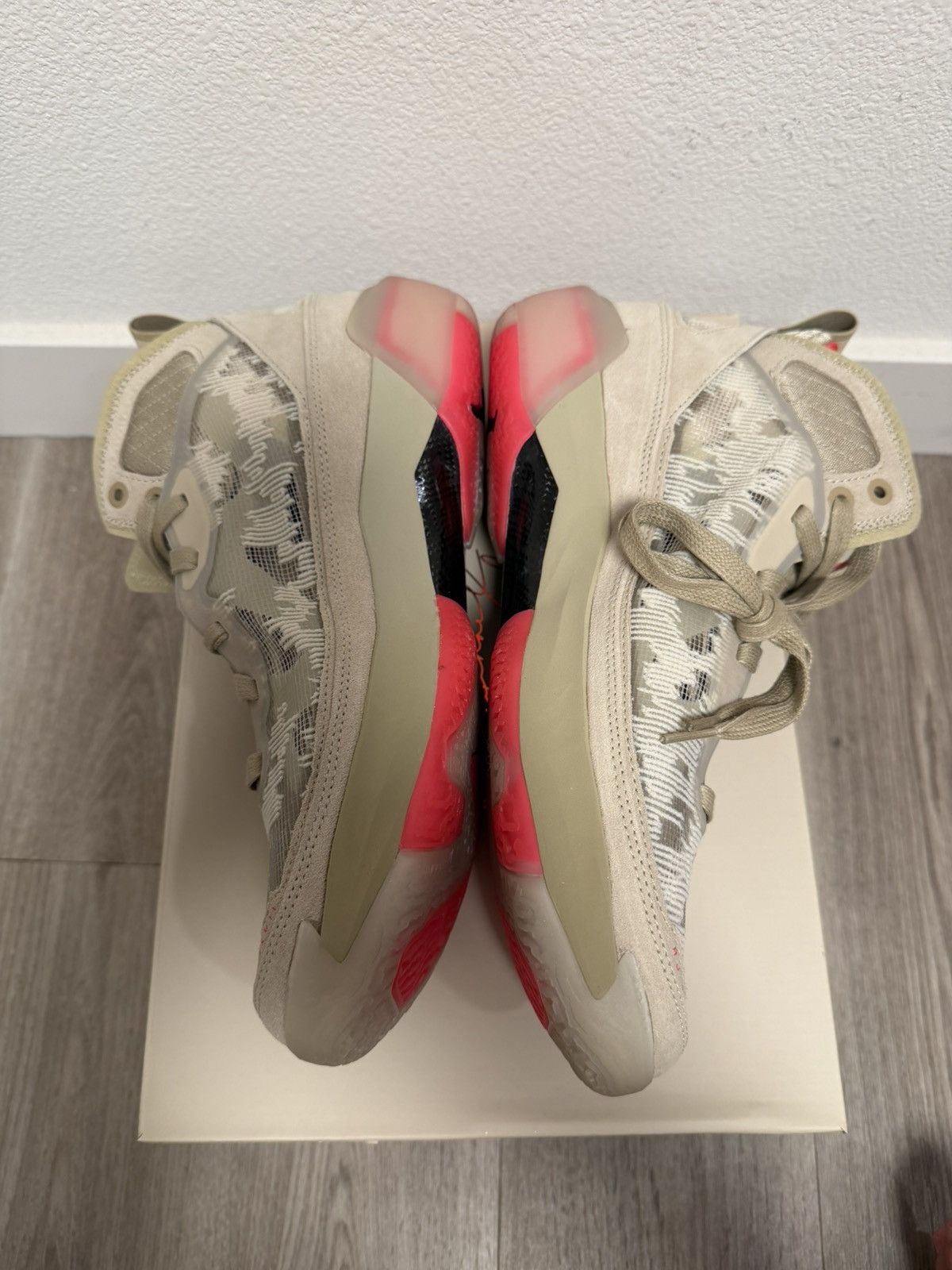 Jordan Brand Size 11 - Air Jordan 37 Premium Rattan Size US 10.5 / EU 43-44 - 6 Thumbnail