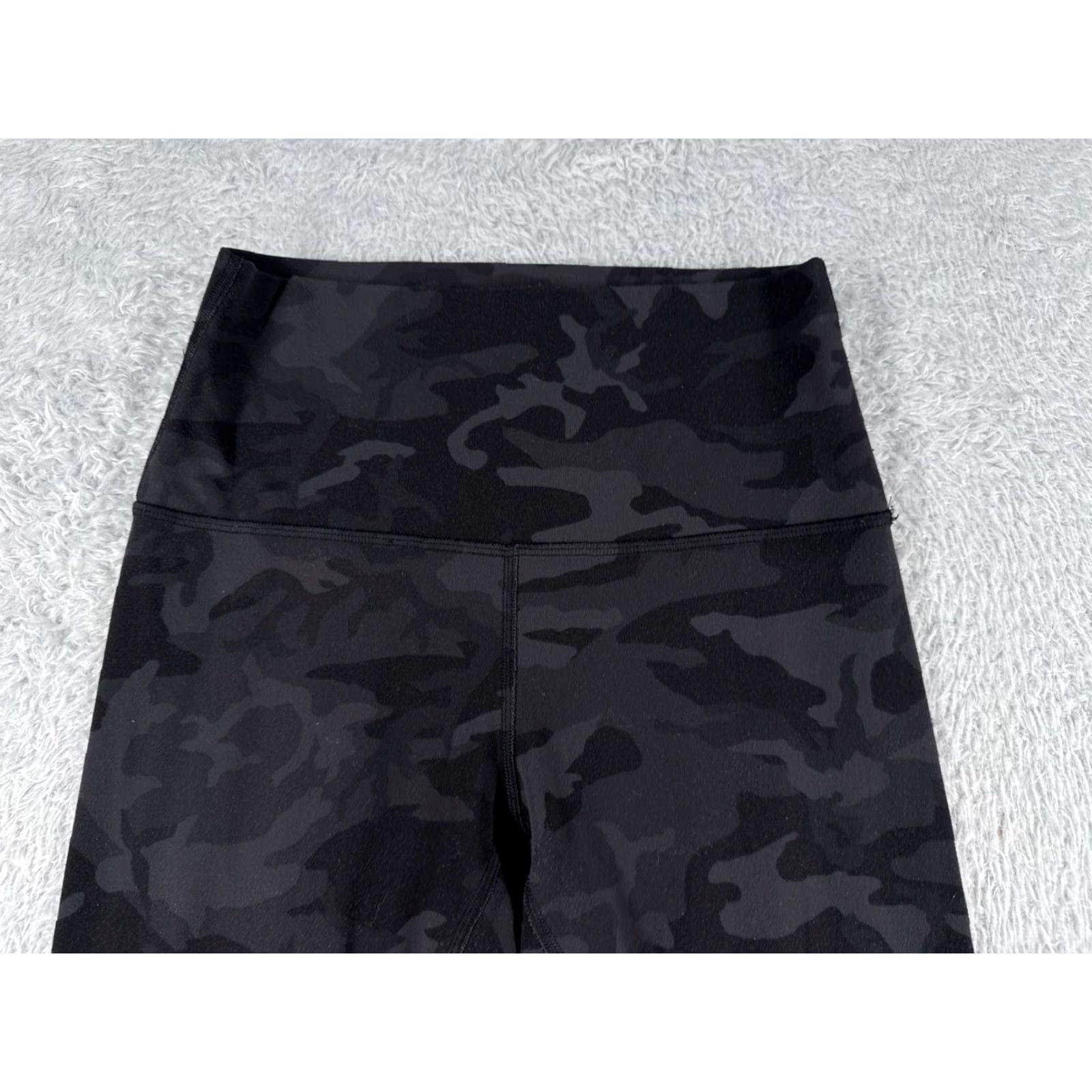 Lululemon VINTAGE Lululemon Align Cropped Pants Womens Medium 4 Black Gray Camo Yoga Athleisure Size 27" / US 4 / IT 40 - 4 Thumbnail