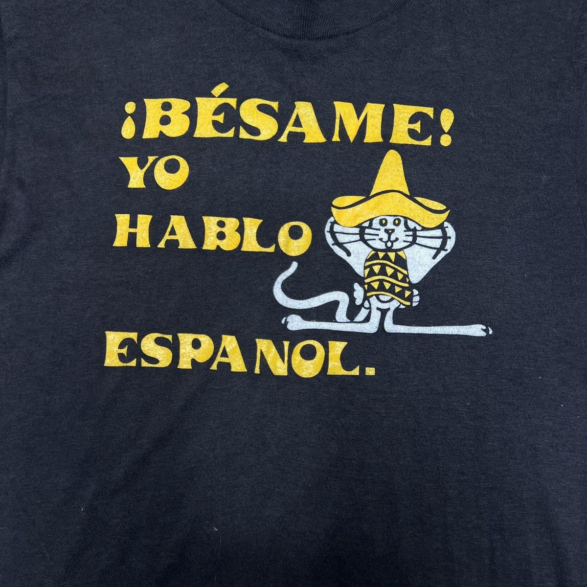 Vintage 70s Kiss Me I Speak Spanish T Shirt Medium Size M / US 6-8 / IT 42-44 - 1 Thumbnail