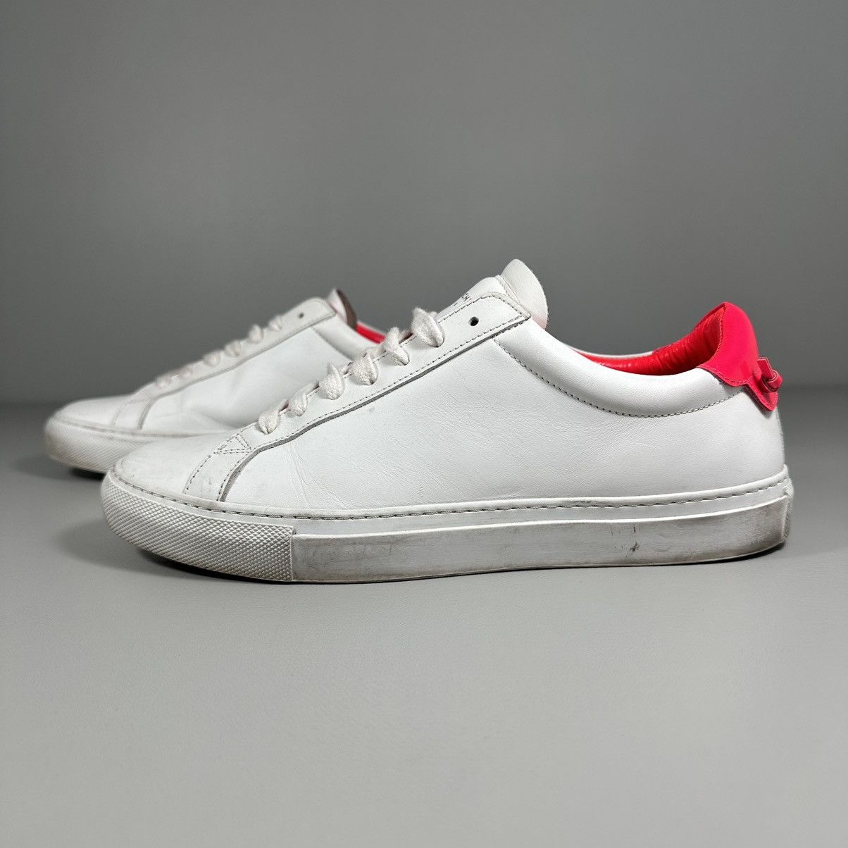 Givenchy Givenchy White / Fuchsia Leather Urban Knot Low Top Sneakers Size US 9.5 / IT 39.5 - 1 Thumbnail