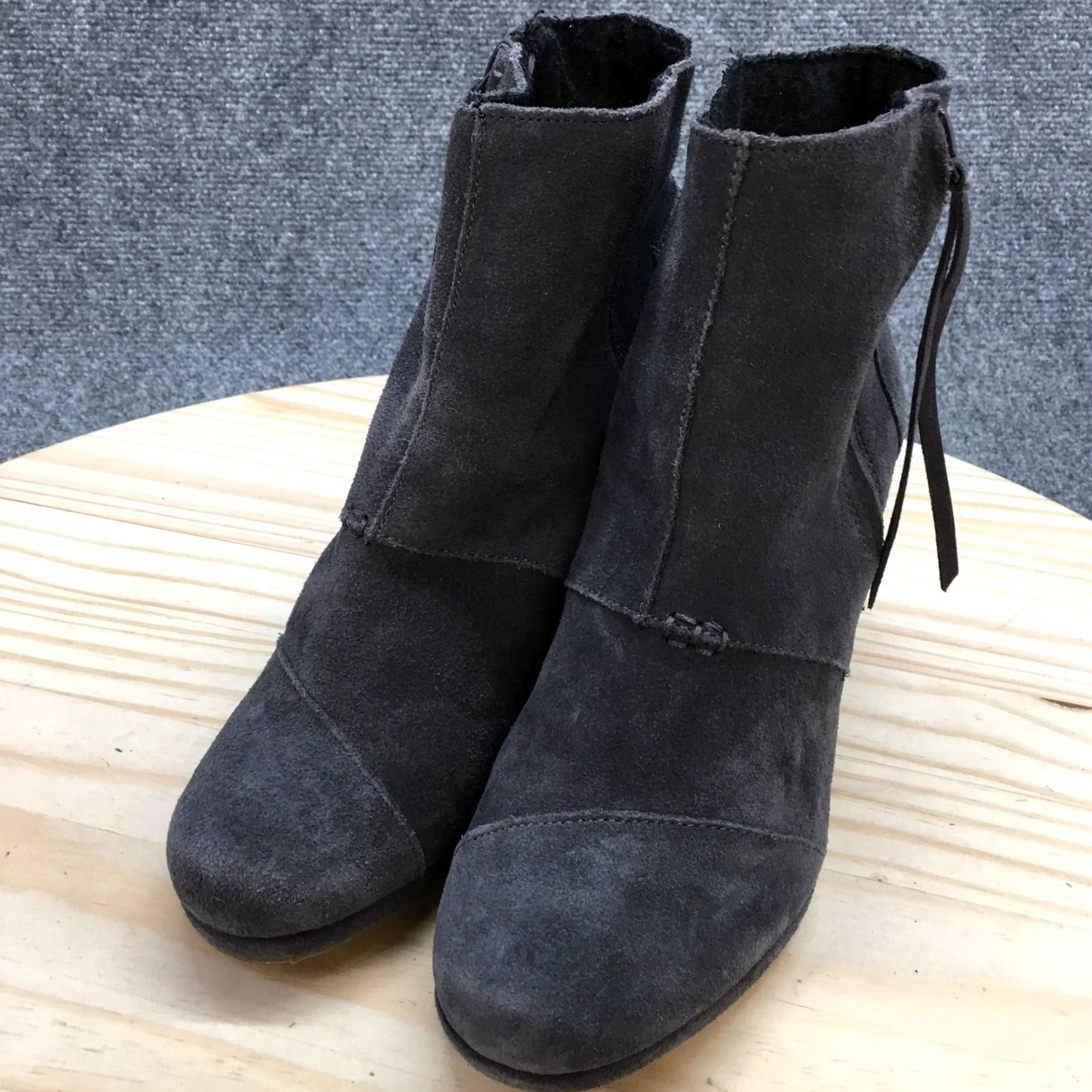 Toms TOMS Boots Womens 9 Ankle Booties Wedge Heels Casual Gray Leather Zipper Bootie Mens, Womens, Girls Size US 9 / IT 39 - 4 Thumbnail