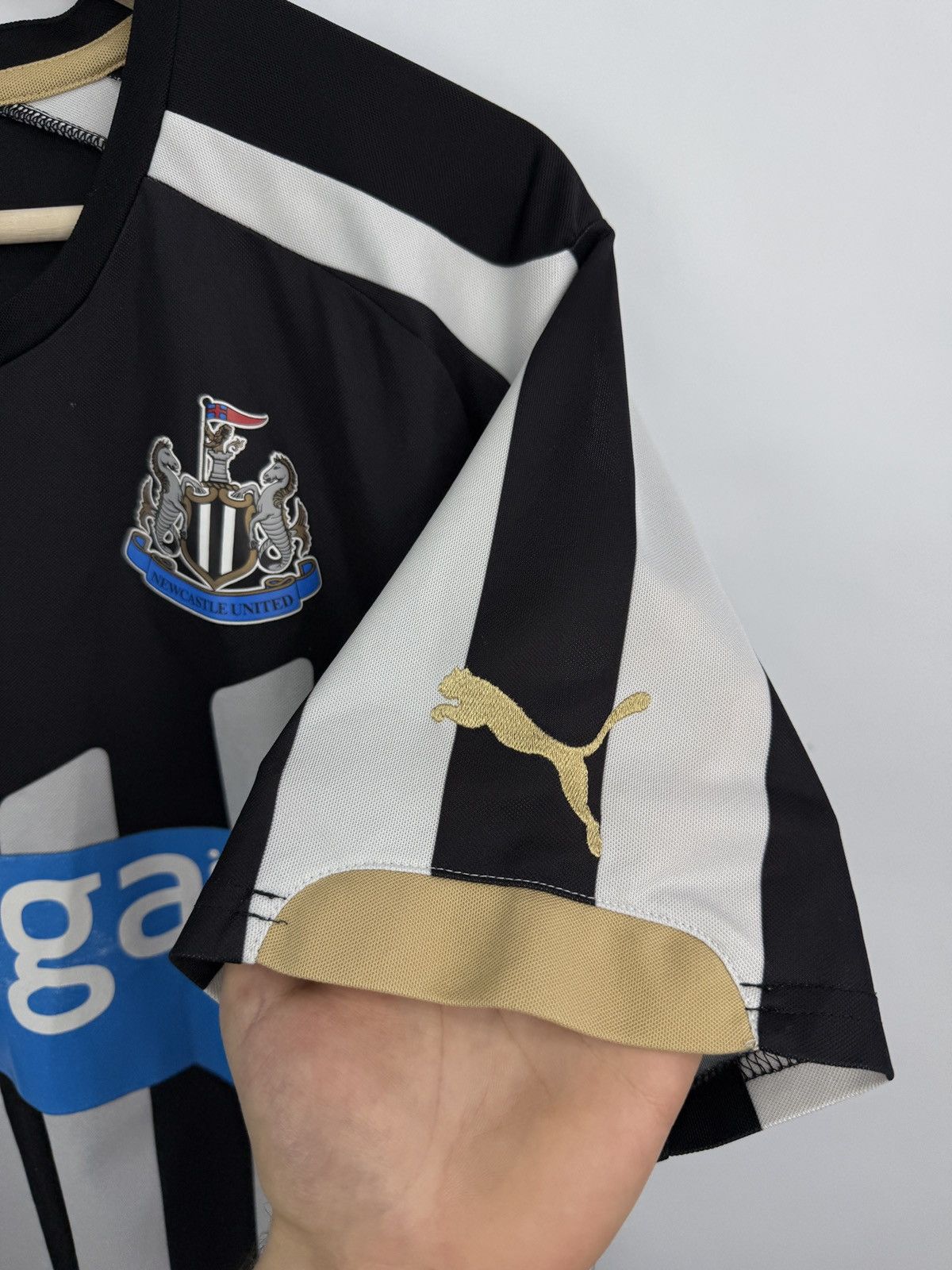 Puma 🏴󠁧󠁢󠁥󠁮󠁧󠁿 Y2K Newcastle United Puma Soccer Jersey Rare Retro Hype Size US L / EU 52-54 / 3 - 7 Thumbnail