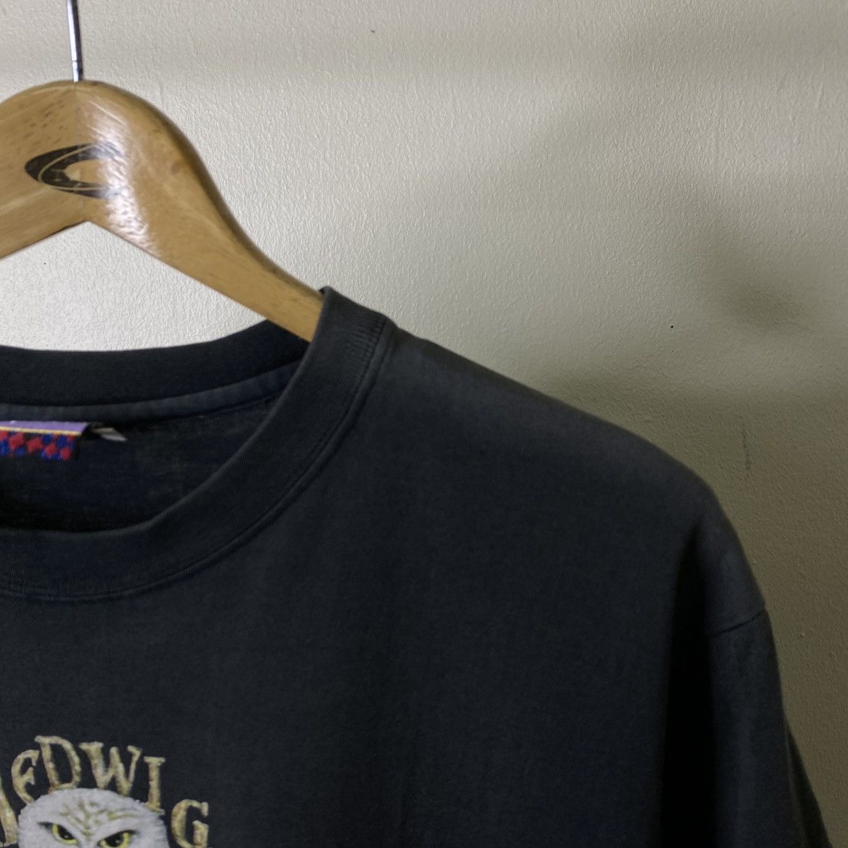 Vintage Vintage 2000s Harry Potter Movie Hedwig Faded Black T Shirt Size US L / EU 52-54 / 3 - 4 Thumbnail