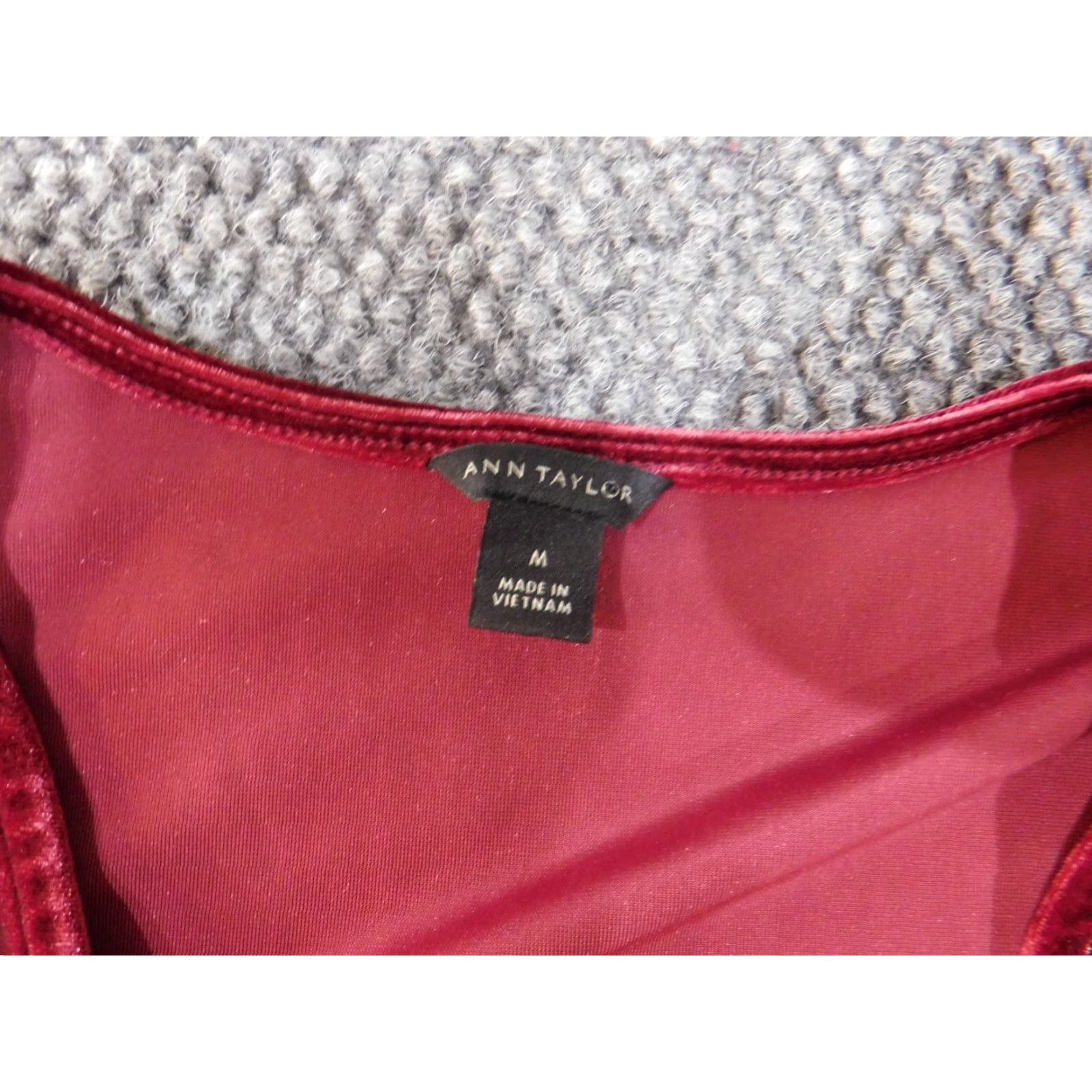 Ann Taylor Ann Taylor Blouse Shirt Women Medium Red Knit Polyester Spandex V-Neck Pullover Casual Long Sleeve Stretch Velvet Knit Size M / US 6-8 / IT 42-44 - 4 Thumbnail