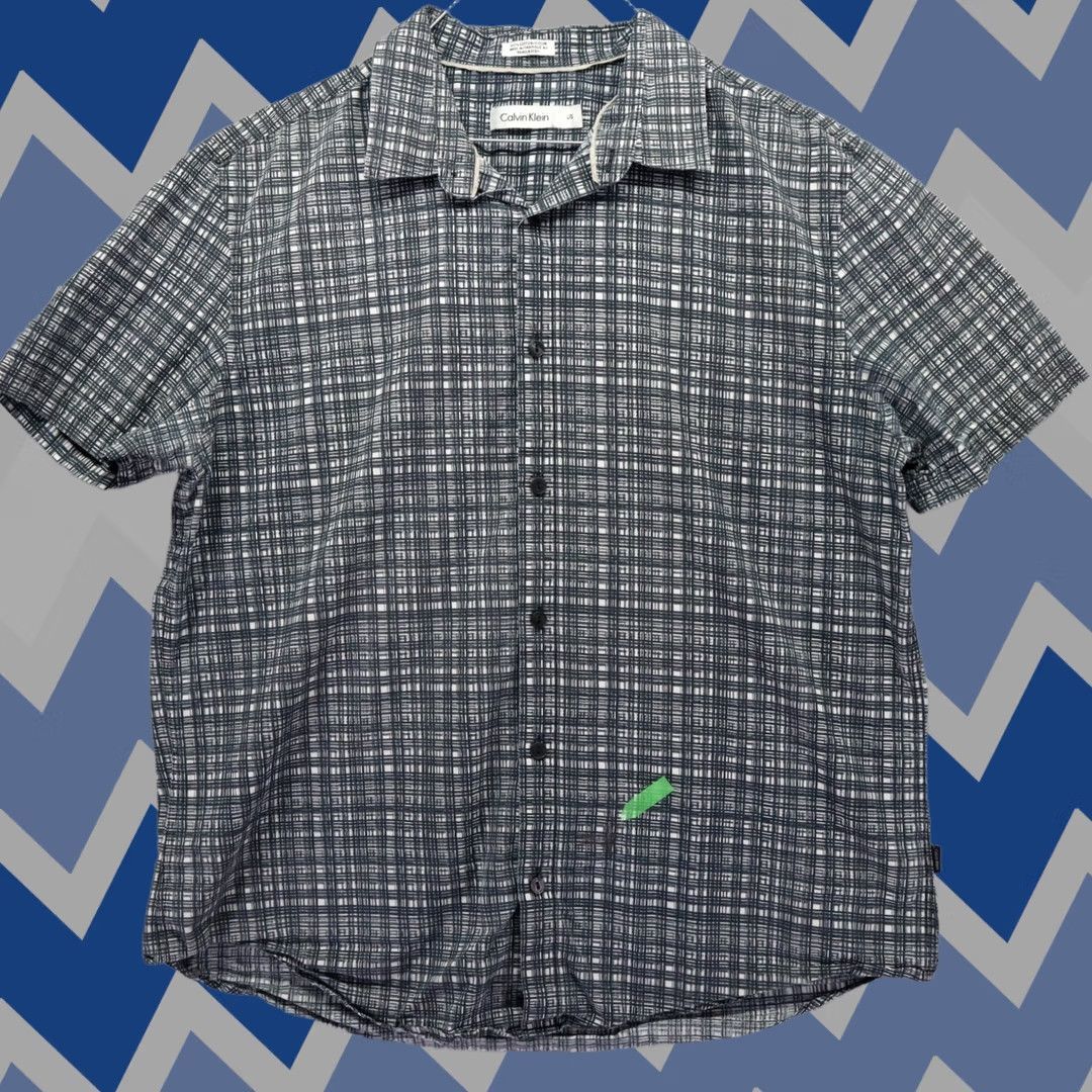 Calvin Klein Calvin Klein Shirt Mens Large Casual Cotton Button-Up Gray Plaid Short Sleeve Size US L / EU 52-54 / 3 - 1 Thumbnail